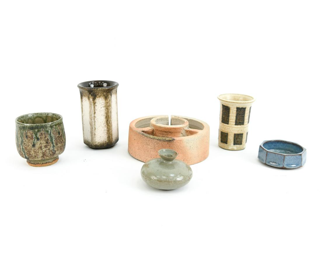 GROUPING OF MID-CENTURY STUDIO POTTERY (1 of 15)