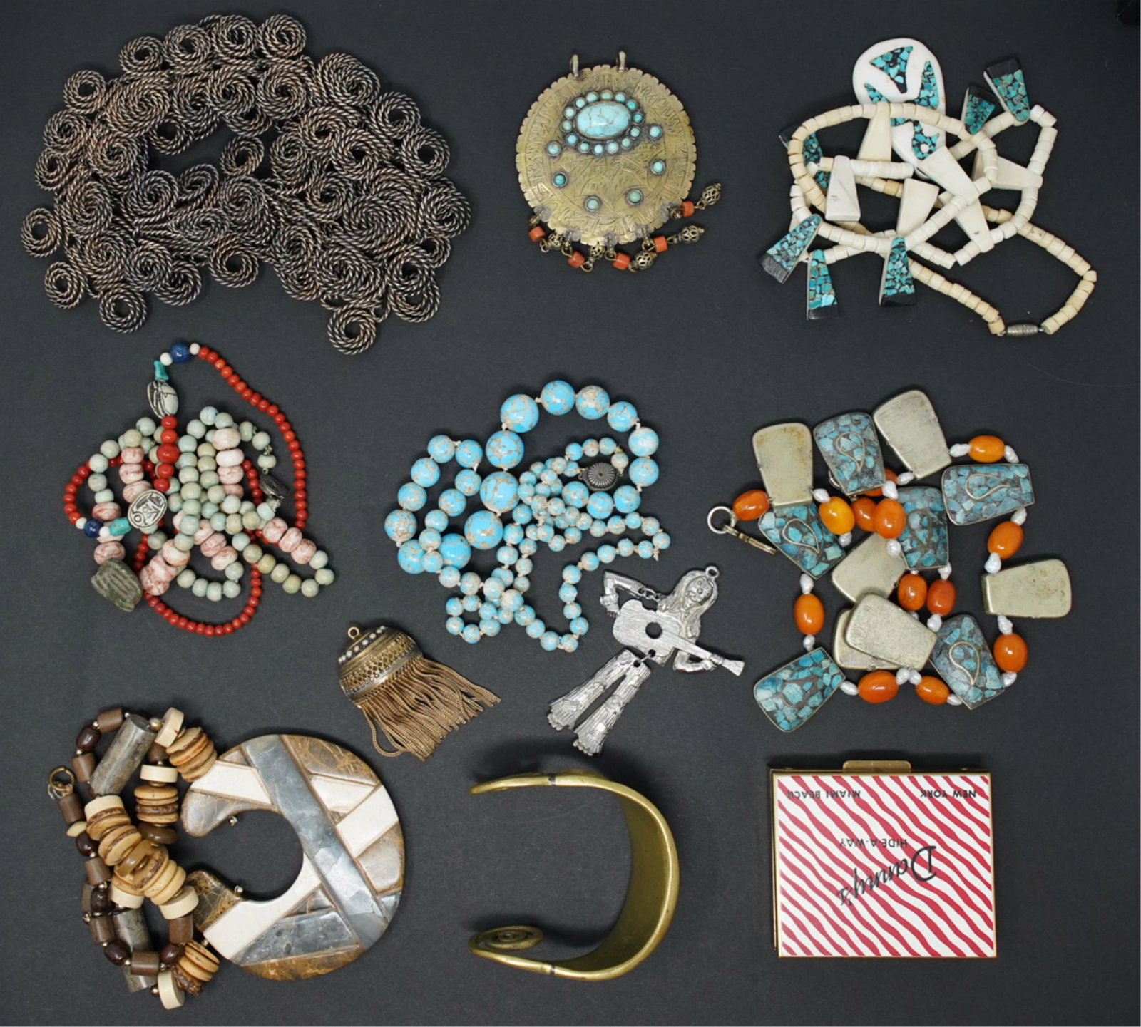 VINTAGE/ANTIQUE JEWELRY GROUPING (1 of 9)