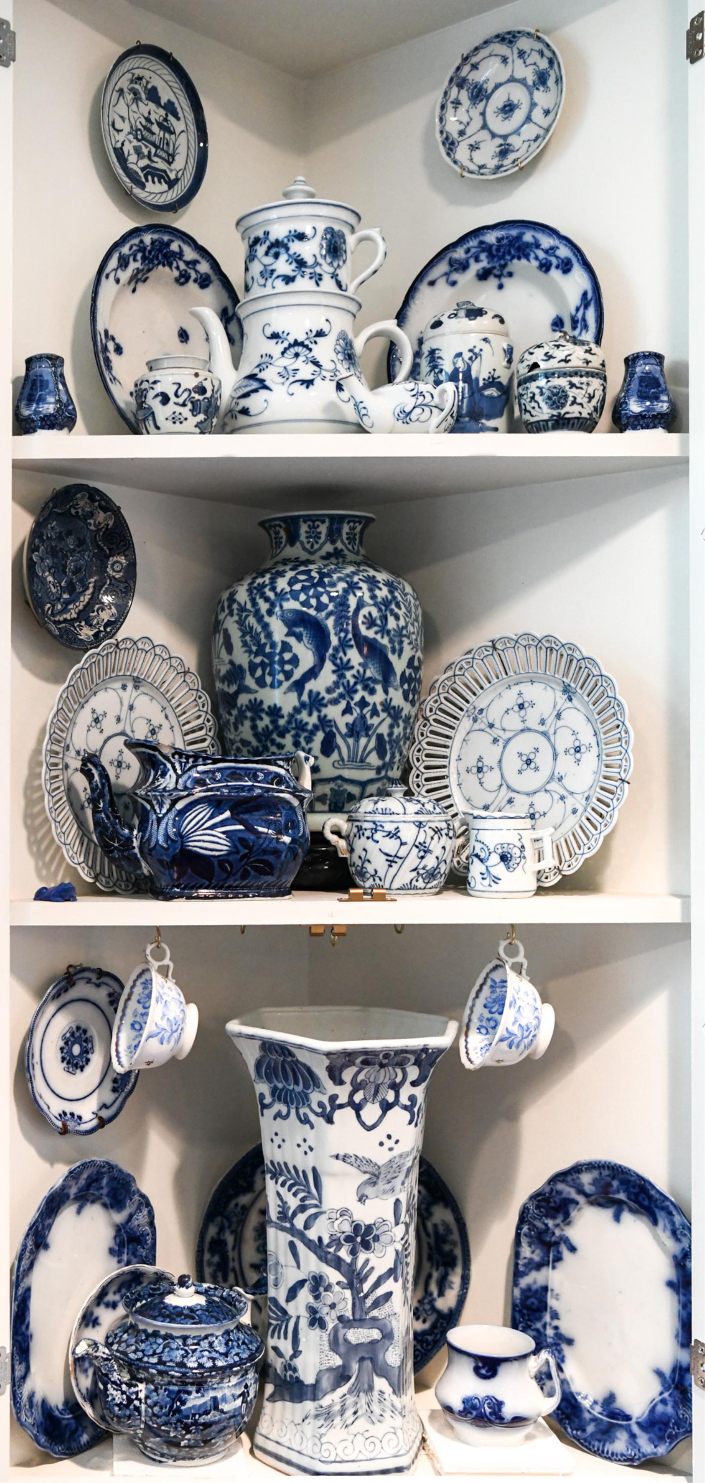 LARGE BLUE & WHITE PORCELAIN GROUPING ASIAN ETC. (1 of 13)