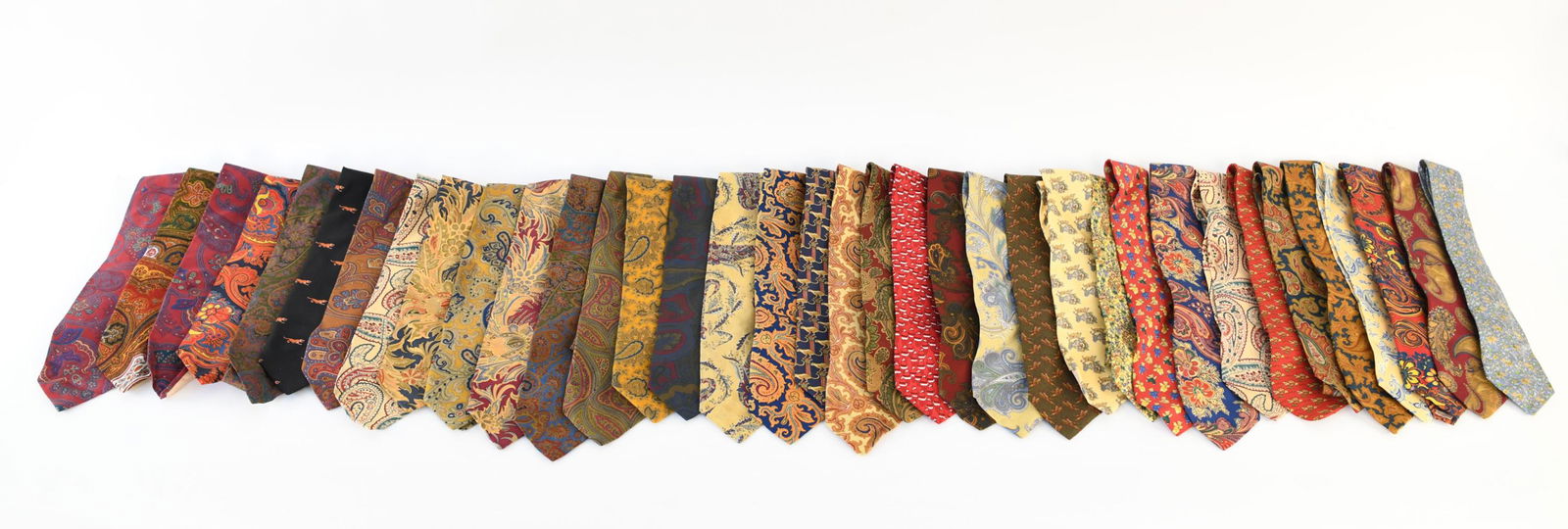 GROUPING OF MENS DESIGNER TIES (1 of 17)