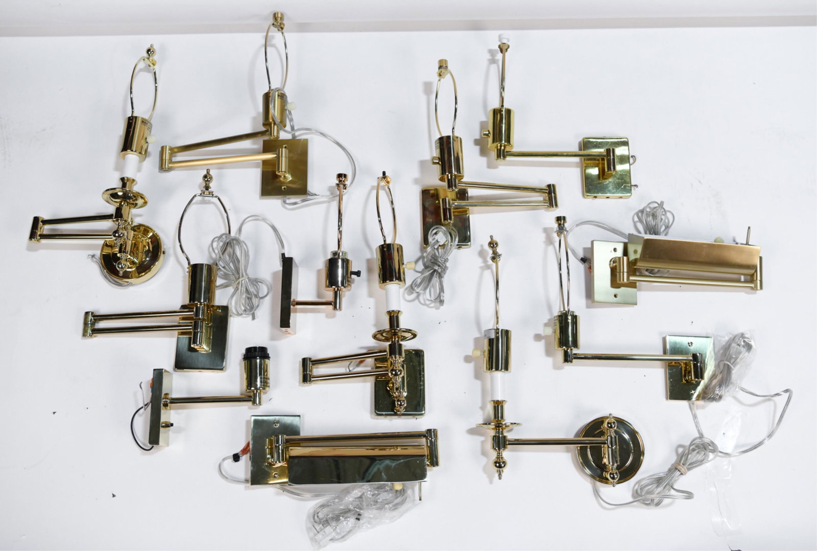 (11) GROUPING HANSEN BRASS WALL SCONCES (1 of 7)