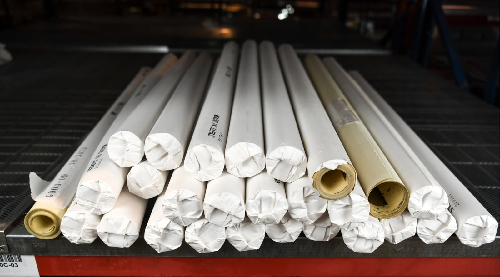 (27) G904-09 DONGHIA WALLPAPER "PEWTER LEAF" (1 of 6)