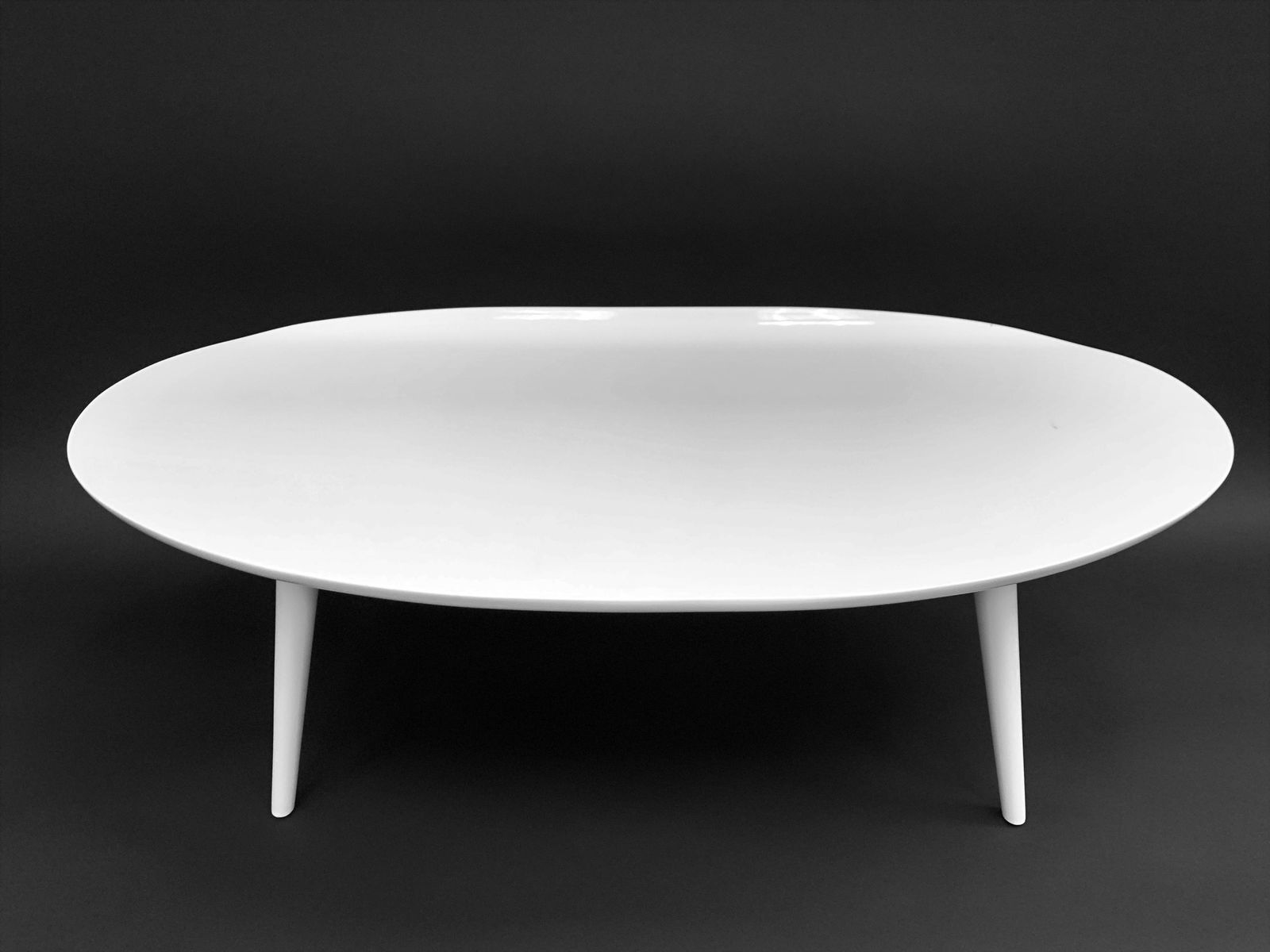 RUSSEL WRIGHT CONANT BALL SURFBOARD COFFEE TABLE: Mid-Century Modern surfboard coffee table with curved lip on one side. Beautiful splayed tapered turned wood legs. Designed by Russel Wright for Conant Ball circa 1950. Made of maple wood refinished i