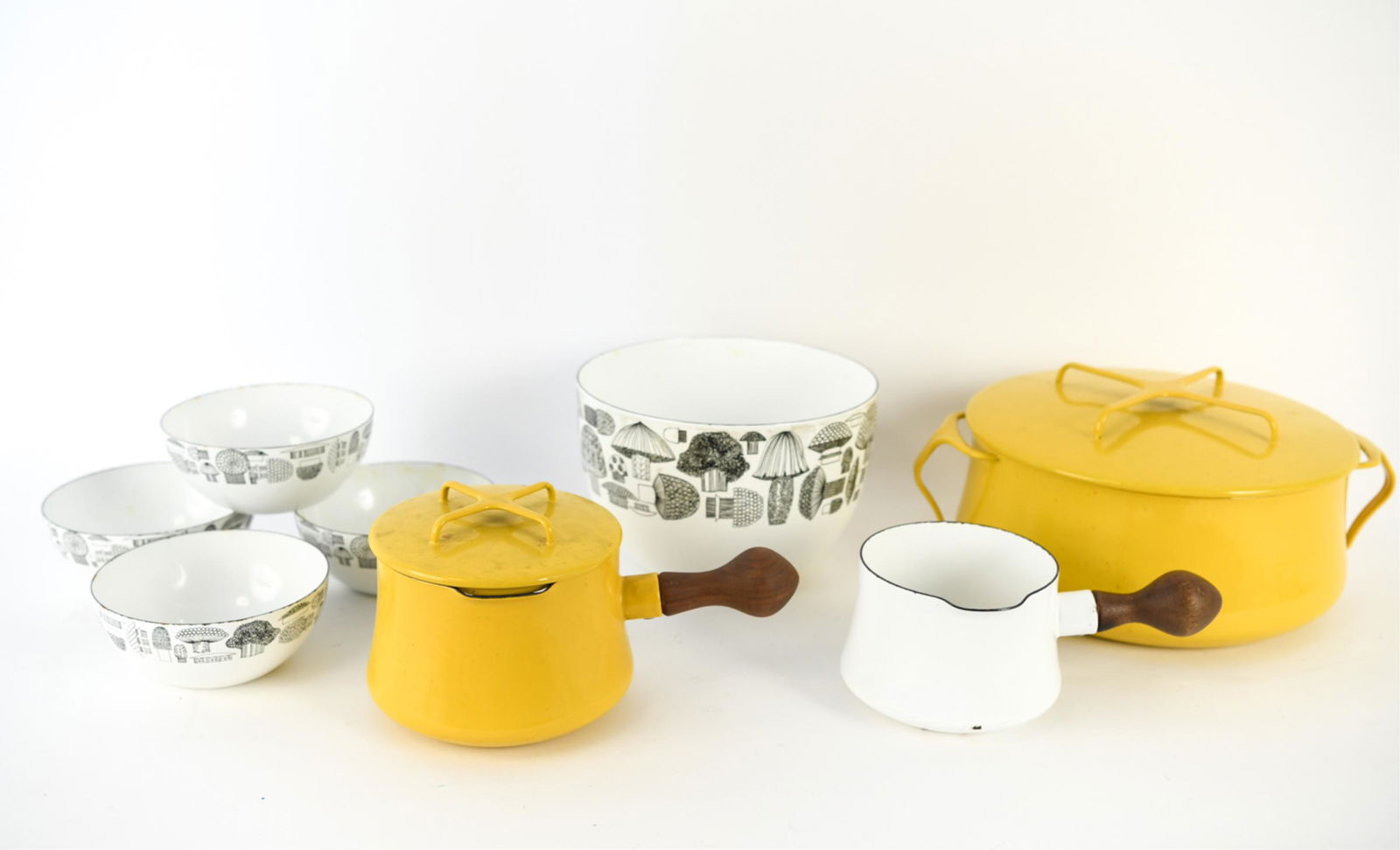 MID-CENTURY ENAMEL GROUPING INCL. ARABIA (1 of 10)