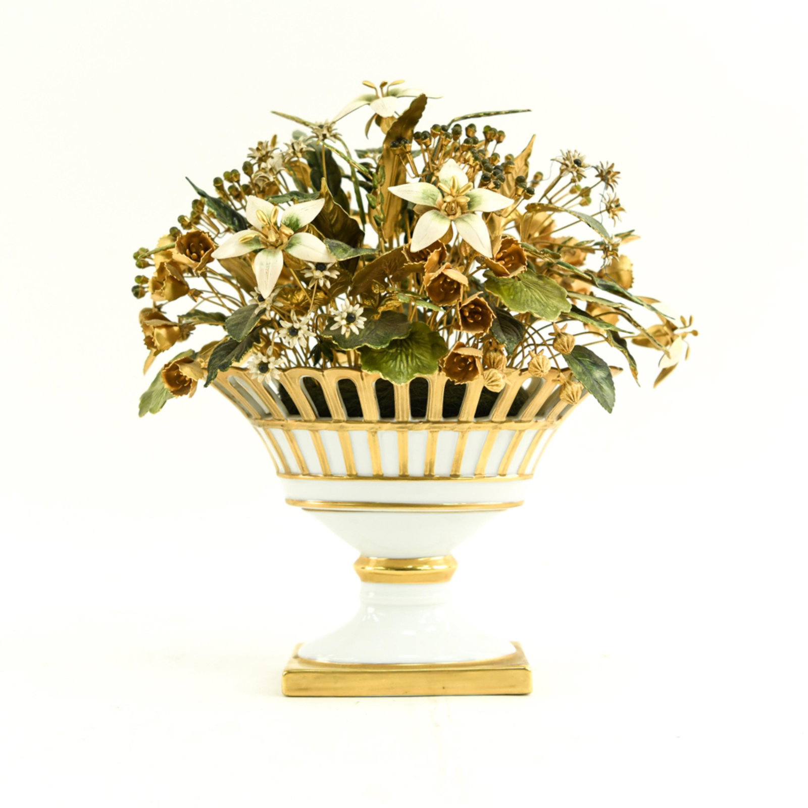 GORHAM “FLEURS DES SIECLE" JARDINERE: With flowers designed by Jane Hutcheson for Gorham. Marked underneath. Dimensions: H 11.5" x W 10" x D 7" Condition: Light surface wear.