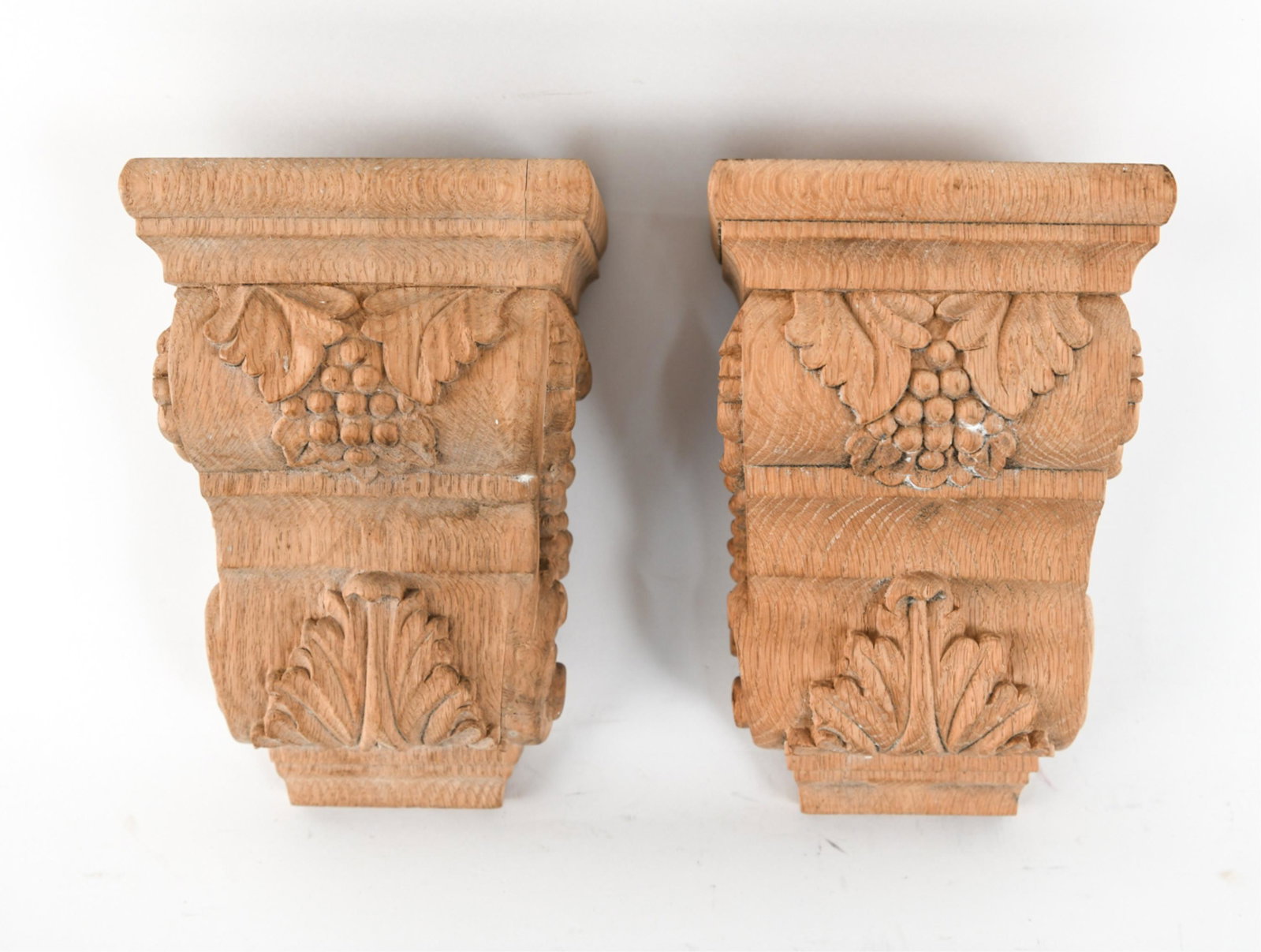 PAIR OF CARVED WALL SHELF BRACKETS: Contemporary. Dimensions: H 9" x W 6" x D 4" Condition: Some surface dirt.