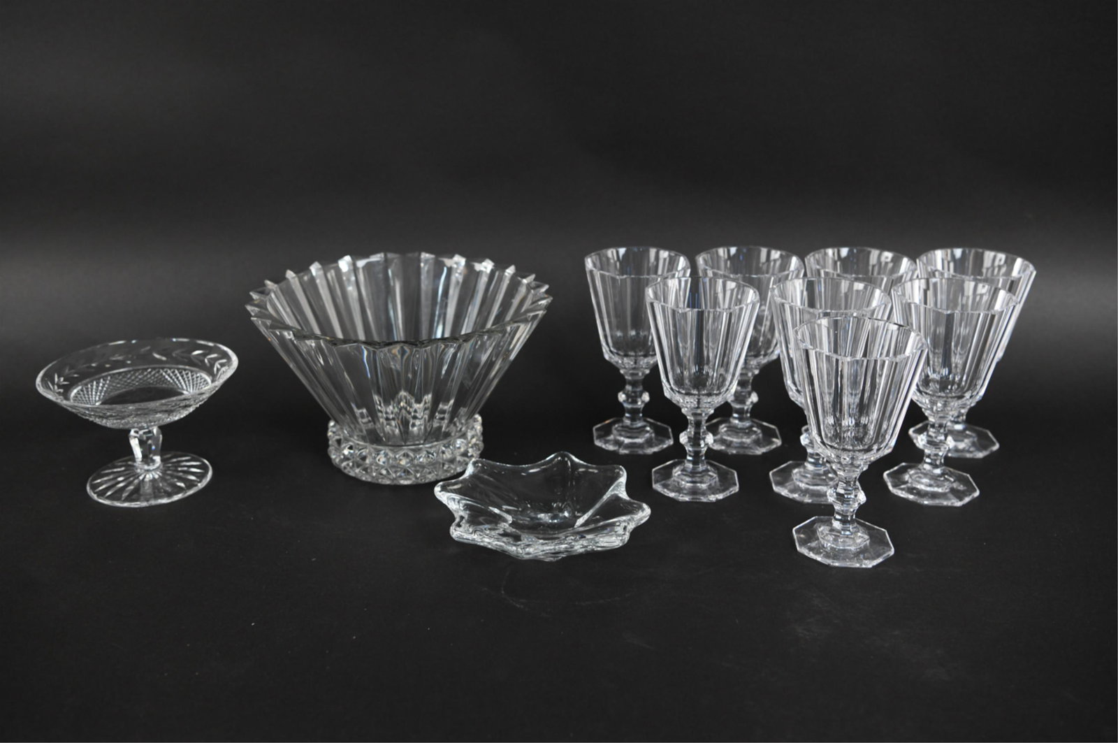 GROUPING OF DESIGNER GLASS (1 of 11)