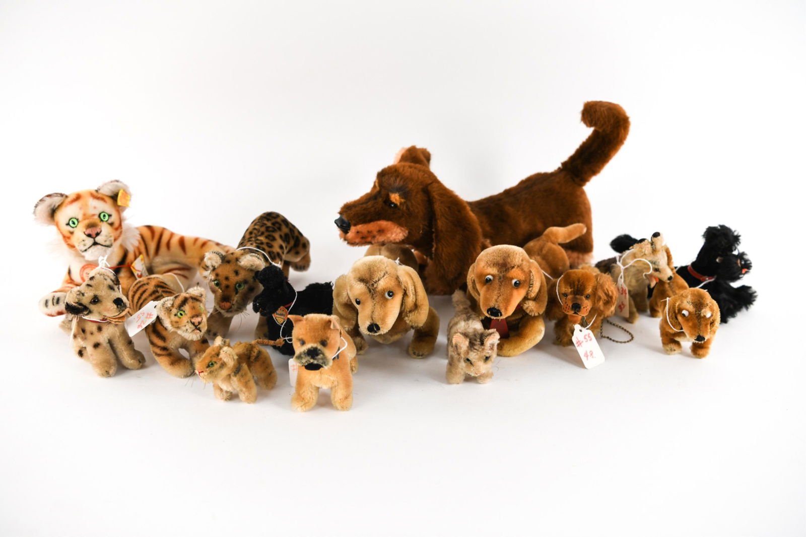 STEIFF CATS AND DOGS GROUPING ETC. (1 of 11)