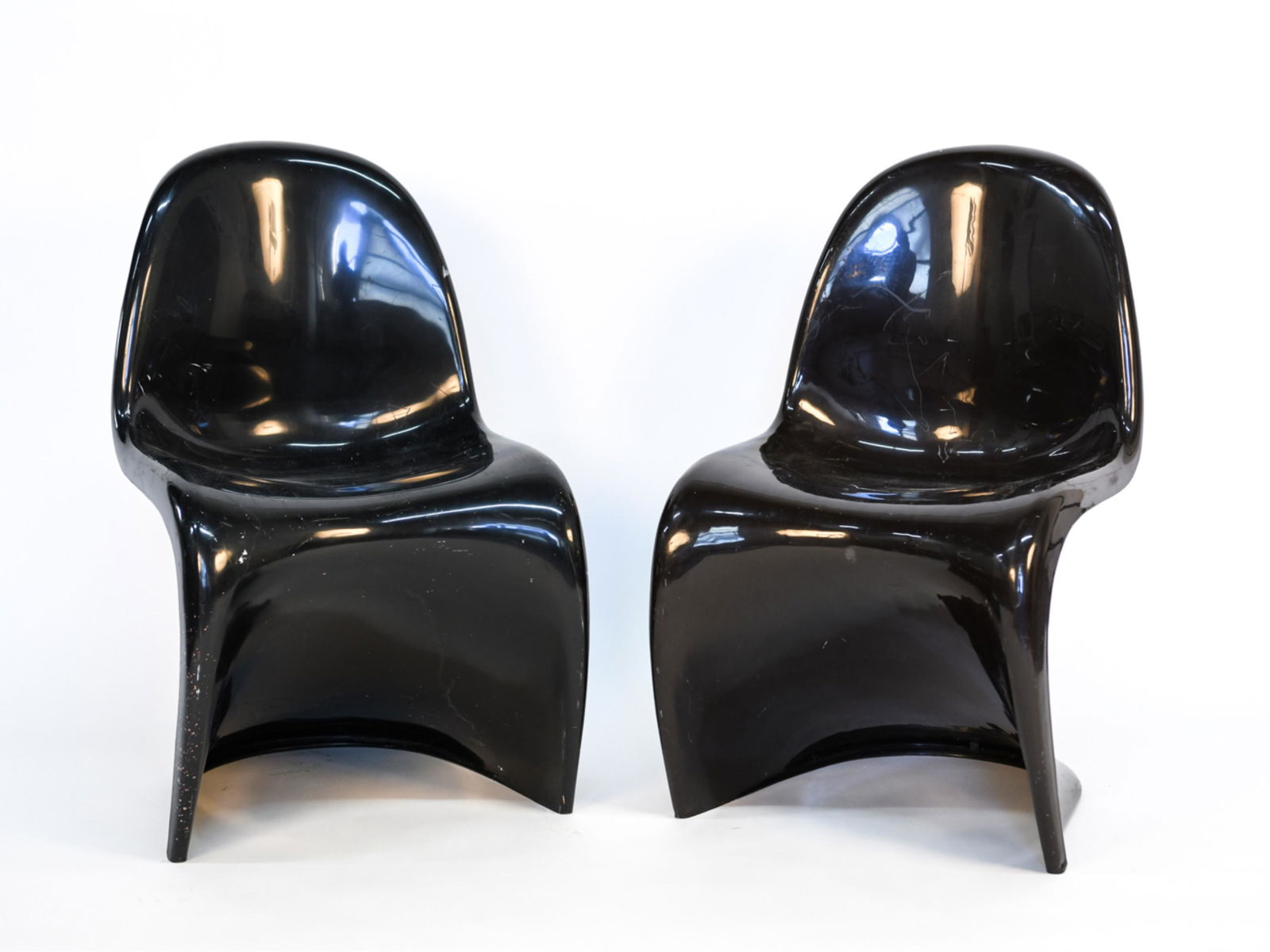 (2) HERMAN MILLER VERNER PANTON STACKING CHAIRS (1 of 16)