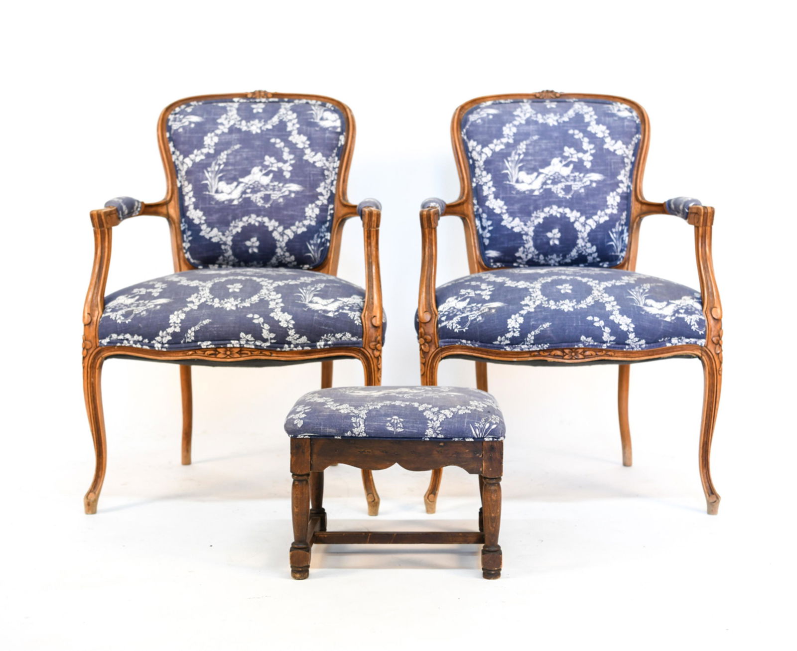 PAIR OF FRENCH STYLE FAUTEUIL CHAIRS & OTTOMAN (1 of 20)