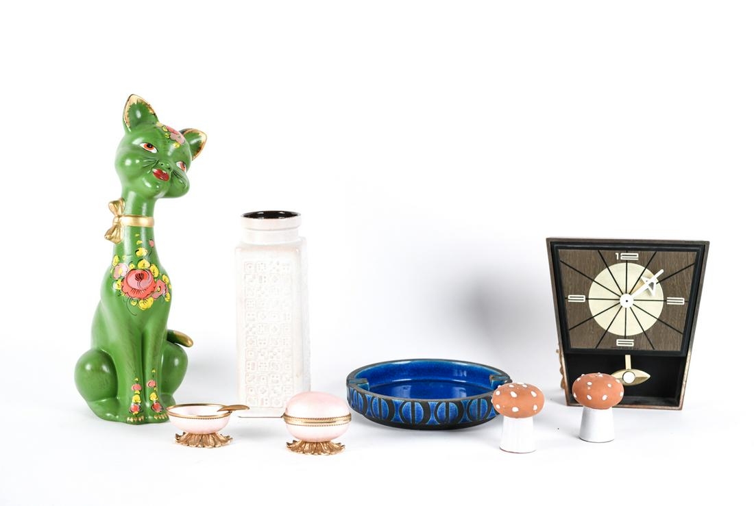 GROUPING OF MID-CENTURY DECOR ITEMS (1 of 17)