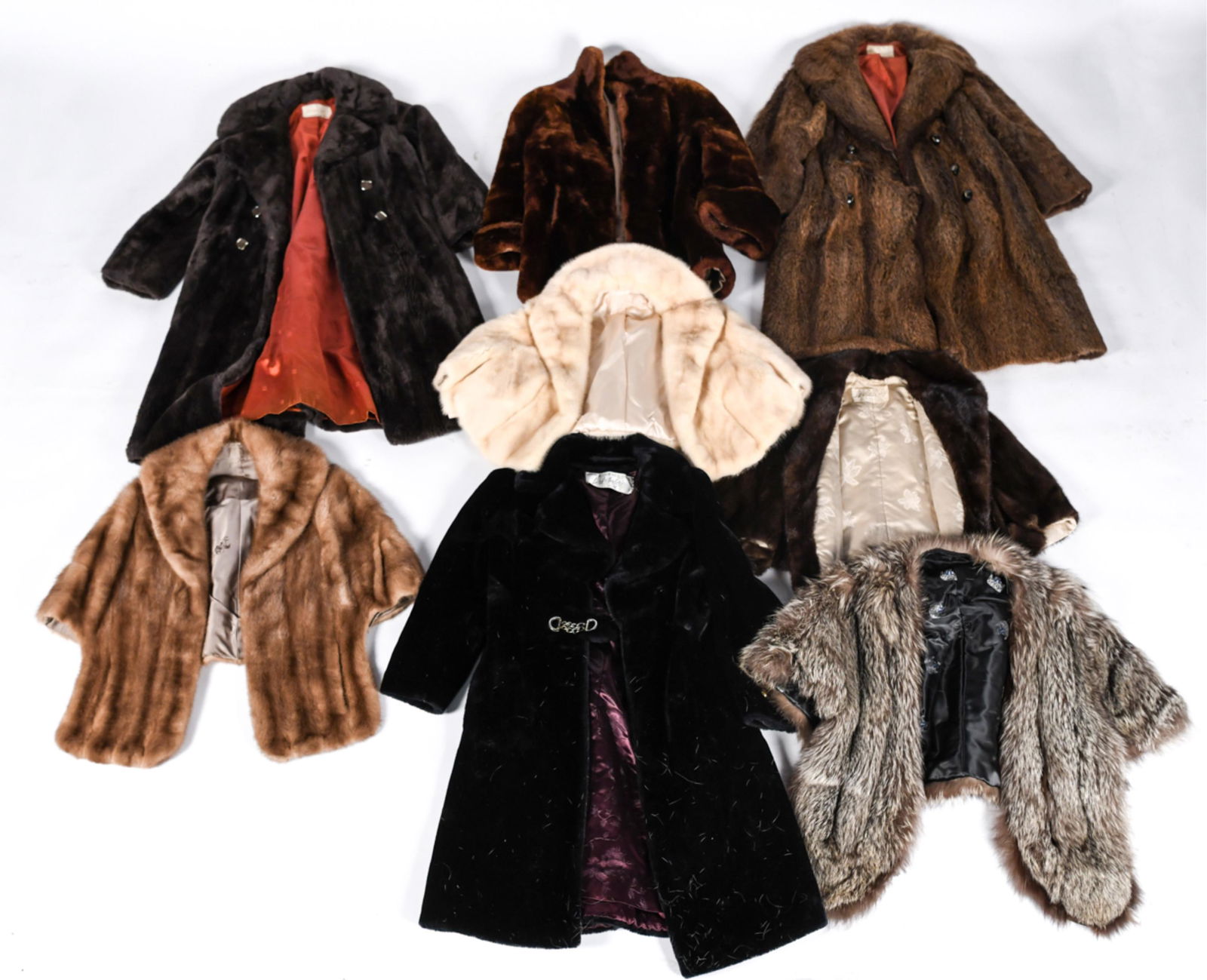GROUPING OF VINTAGE FUR COATS (1 of 18)