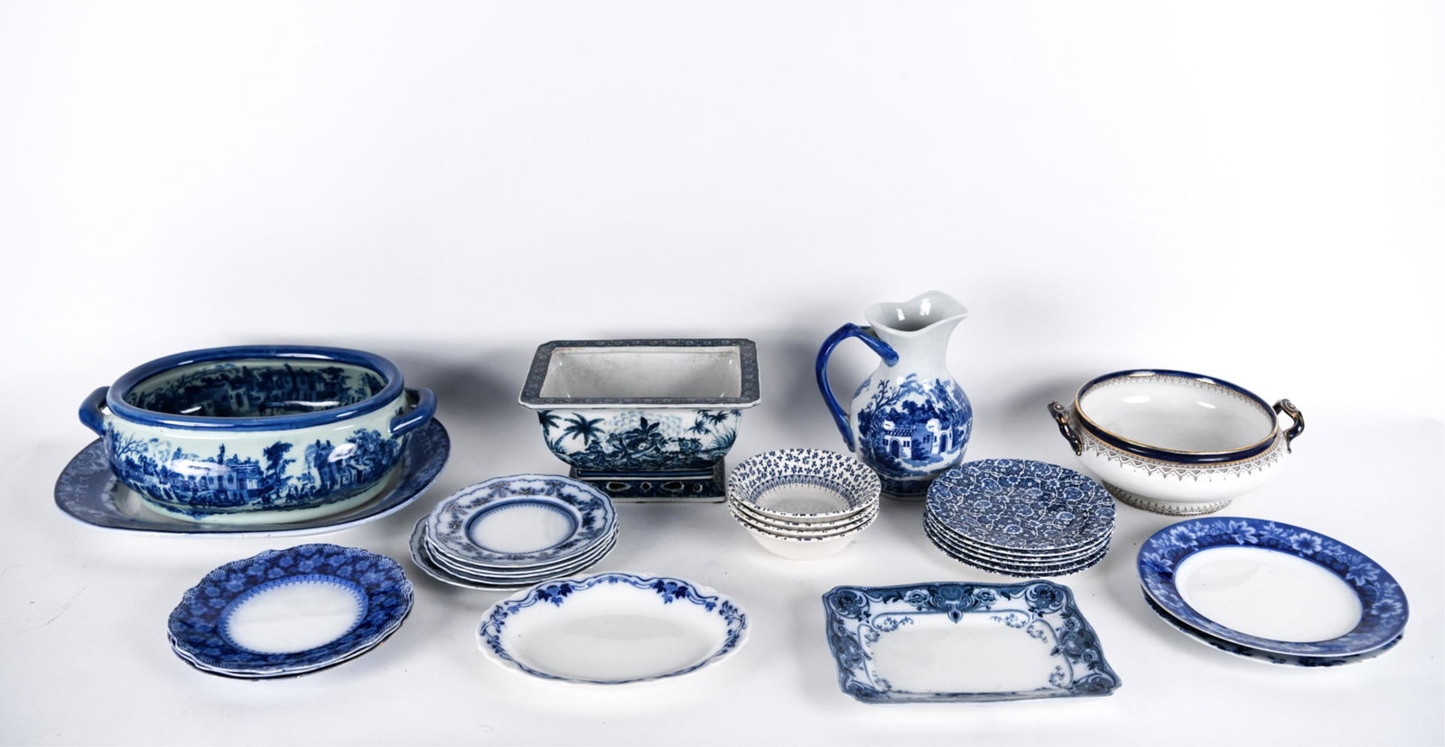 GROUPING OF BLUE & WHITE CERAMICS (1 of 13)