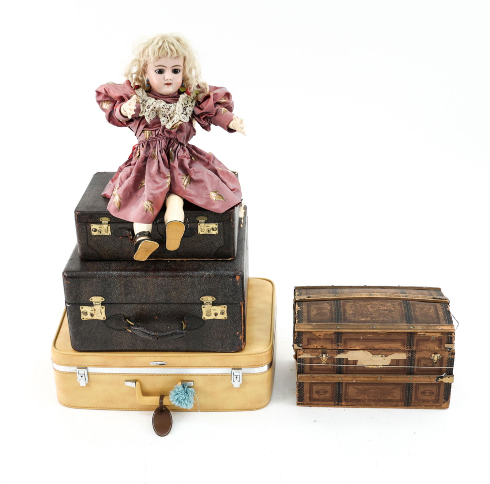 ANTIQUE DOLLS & ACCESSORIES GROUPING (1 of 17)