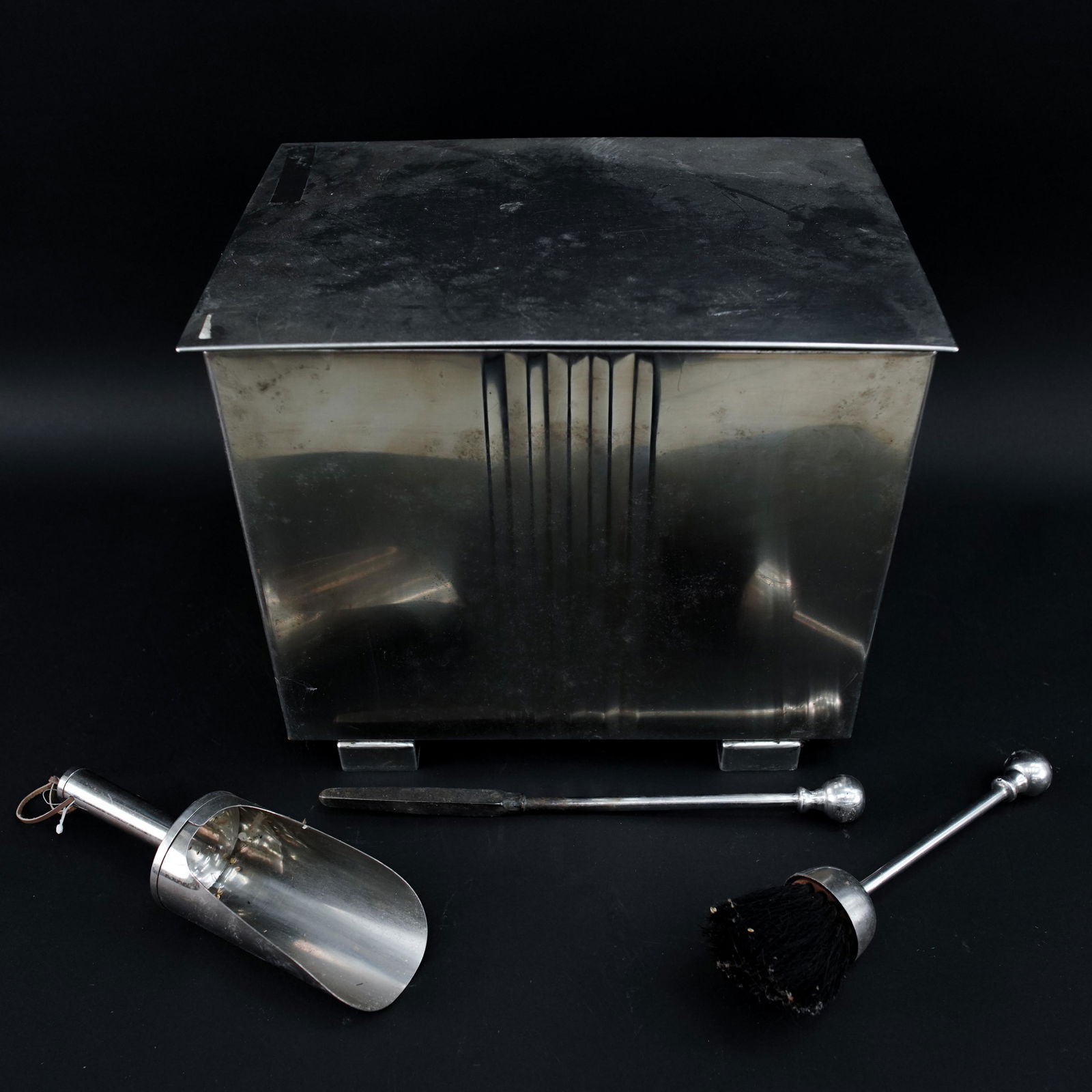 ART DECO COAL SCUTTLE W/ TOOLS (1 of 16)