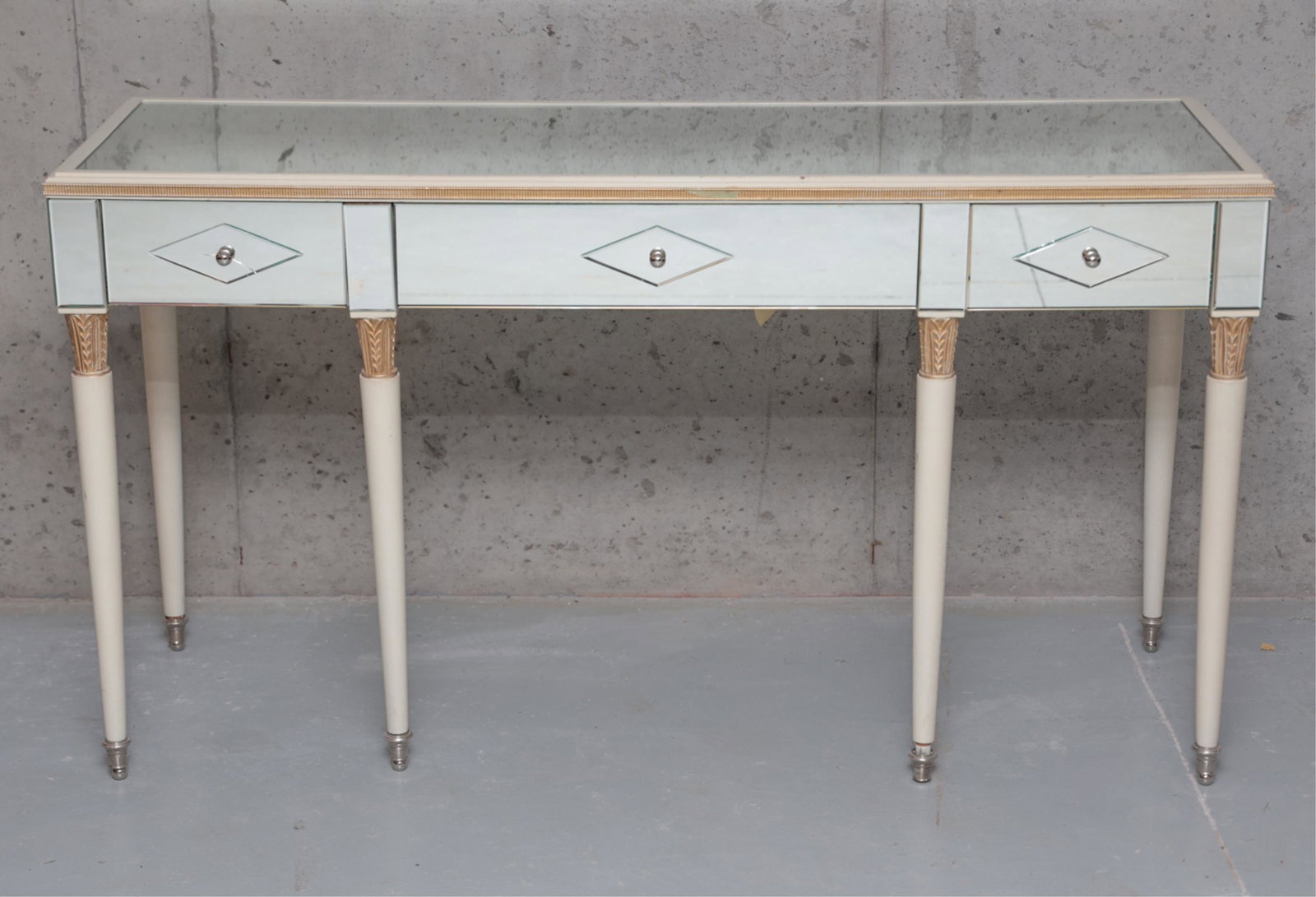 SUZANNE KASLER CONTEMPORARY MIRRORED VANITY TABLE: Marked: Suzanne Kasler for Hickory Chair Co. Dimensions: H 30" x W 55.5" x D 20.5" Condition: Some losses and rubbing to paint. Scuffs. One mirror panel cracked. Small scratches to top. One front leg 