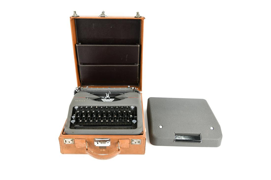 HERMES BABY TYPEWRITER IN LEATHER CASE (1 of 20)
