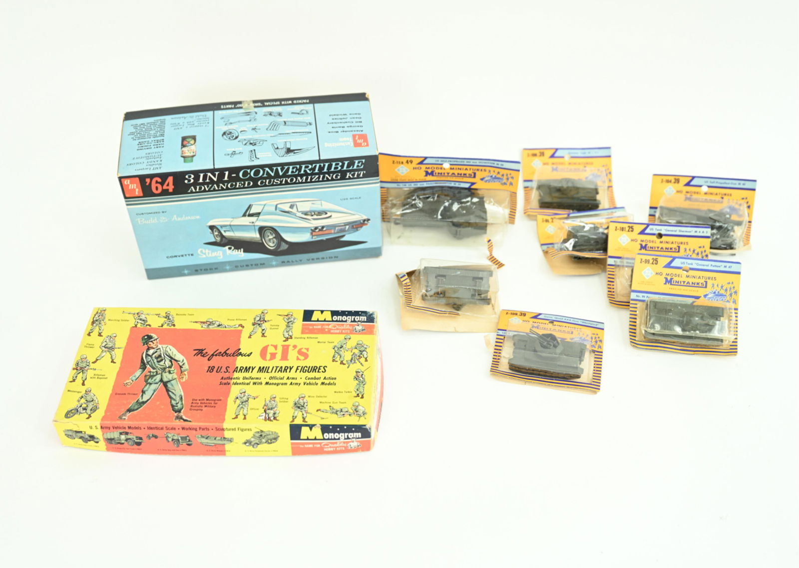 GROUPING OF VINTAGE TOY MODELS ETC. (1 of 15)