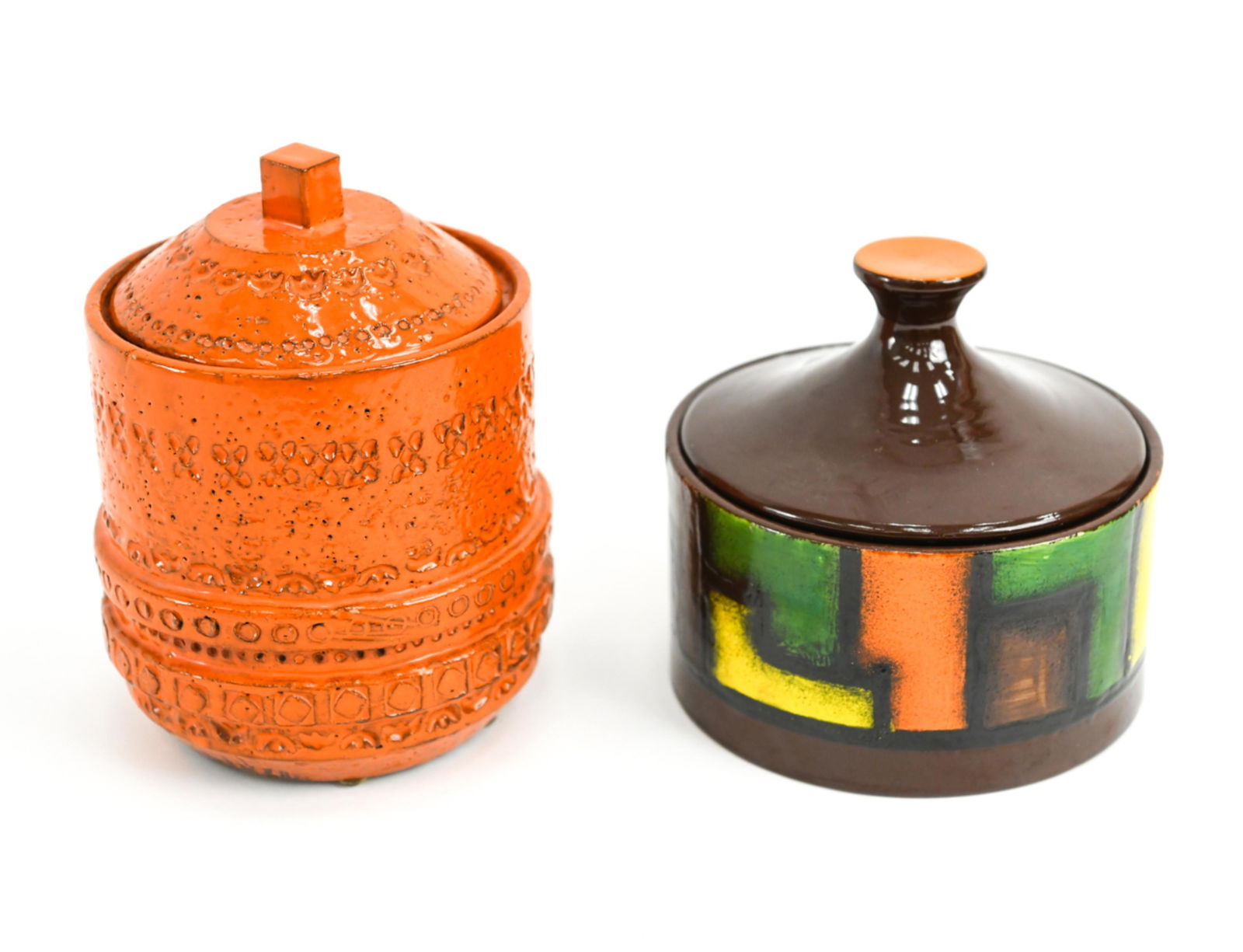 (2) ITALIAN CERAMIC CANISTERS, INCL. BITOSSI: Grouping of (2) Mid-Century Italian ceramic canisters or covered jars, one attributed to Aldo Londi for Bitossi, with stamped texture, rare cube knob, "4069 Italy" mark and Raymor label underneath; th