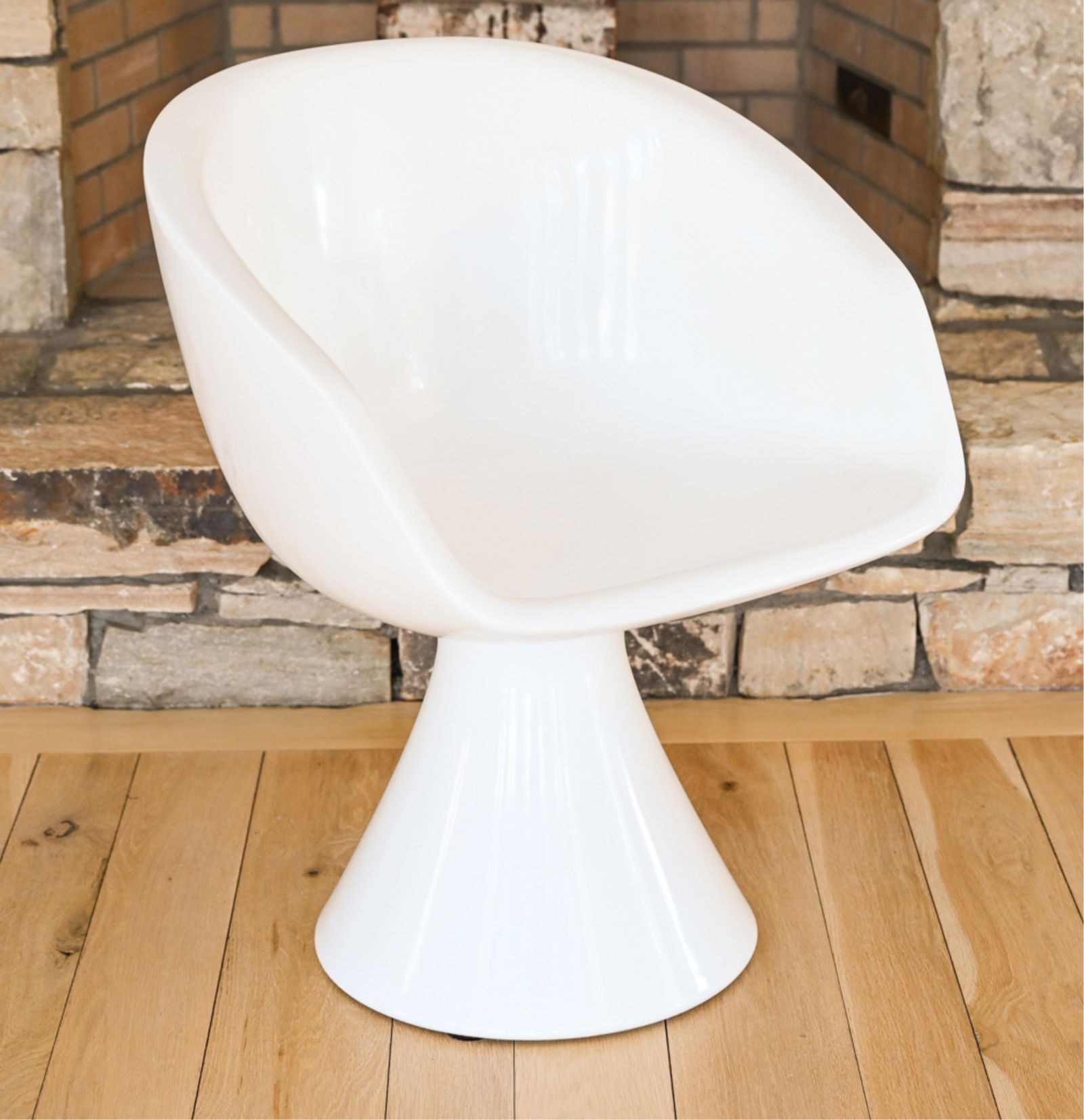 HOLLEN INC. SPACE AGE FIBERGLASS POD CHAIR: Pod chair with cylindrical base. Marked on bottom Hollen Inc, Houston, Texas. Dimensions: H 30.25" x W 23.25" x D 21" Condition: Very minimal signs of use including slight surface scratches.