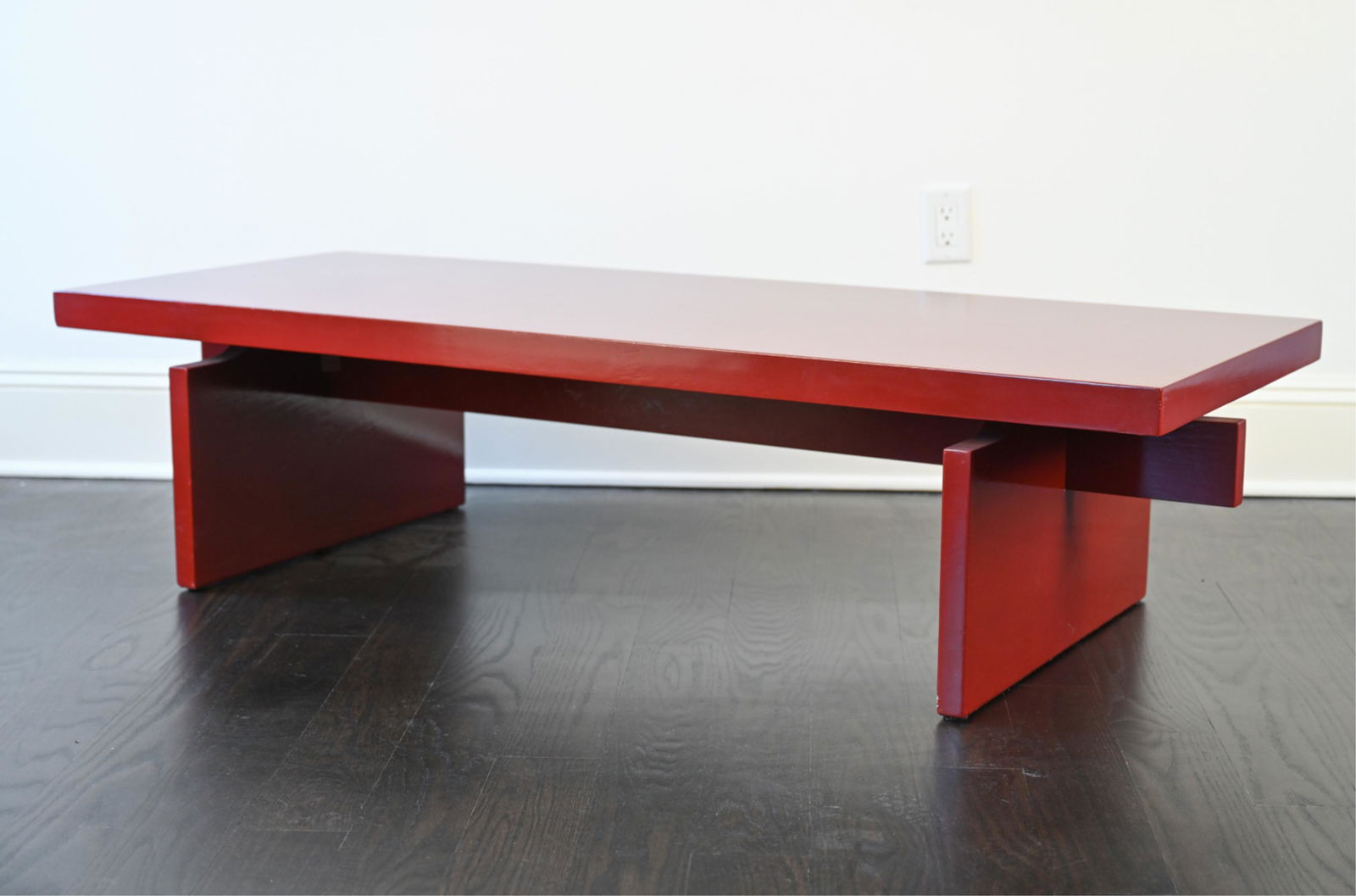 MODERN LACQUERED COFFEE TABLE (1 of 8)