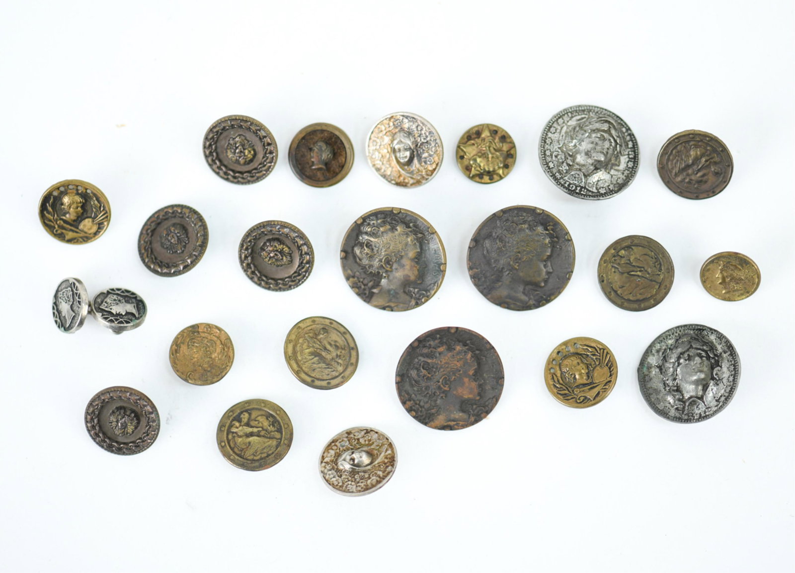 GROUP ANTIQUE FEMALE PICTORIAL BUTTONS INCL. KNOPF (1 of 9)