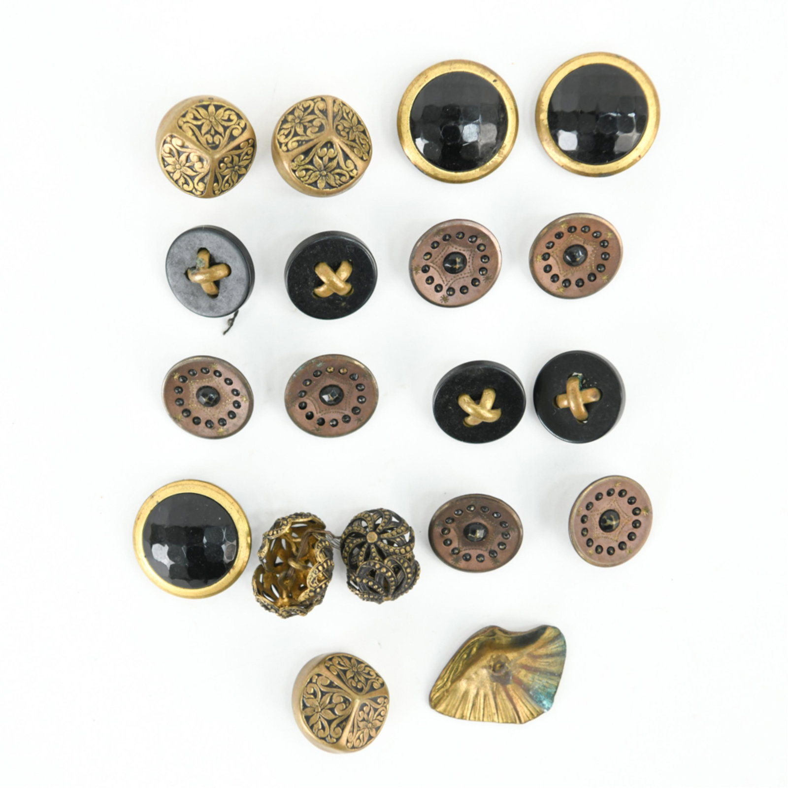 ANTIQUE BUTTON GROUPING INCL. BLACK GLASS (1 of 10)