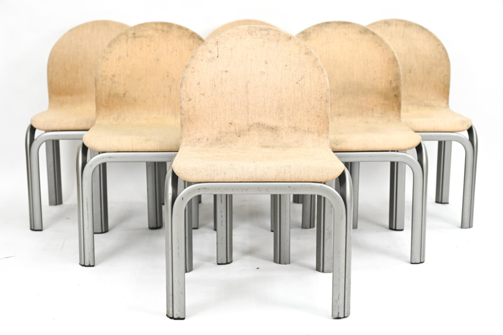 (6) GAE ALUENTI FOR KNOLL SIDE CHAIRS: Knoll International label under. Circa 1970. Dimensions: H 32.25" x W 21" x D 18" x SH 17.5" Condition: Consistent with use and age. Wear and soiling to upholstery, Scratches to metal.