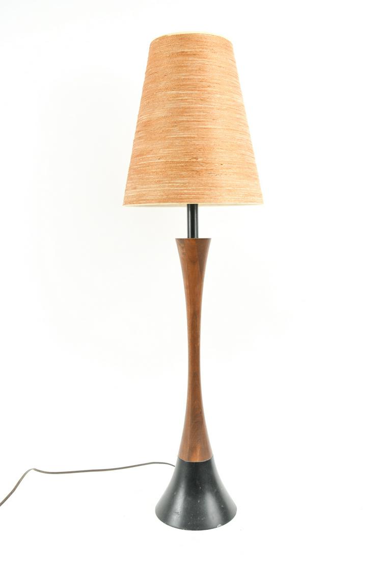 MID-CENTURY TURNED WOOD LAMP, MANNER OF MCCOBB (1 of 18)