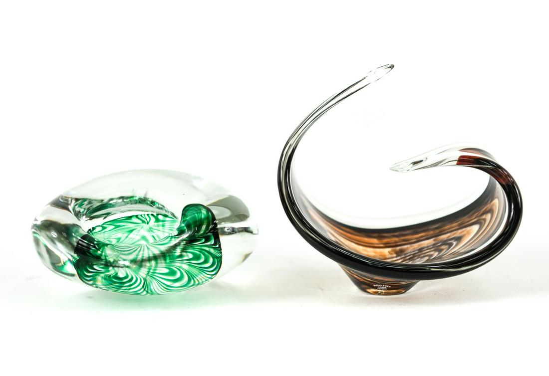 (2) SCULPTURAL ART GLASS BOWLS INCL. CENDESE: Green signed Cenedese Murano 1983, other with Hokitika Glass Studio sticker. Dimensions: (Brown) H 7.5" x W 7.75" x D 5.75" Condition: Few flea bites to base of brown.