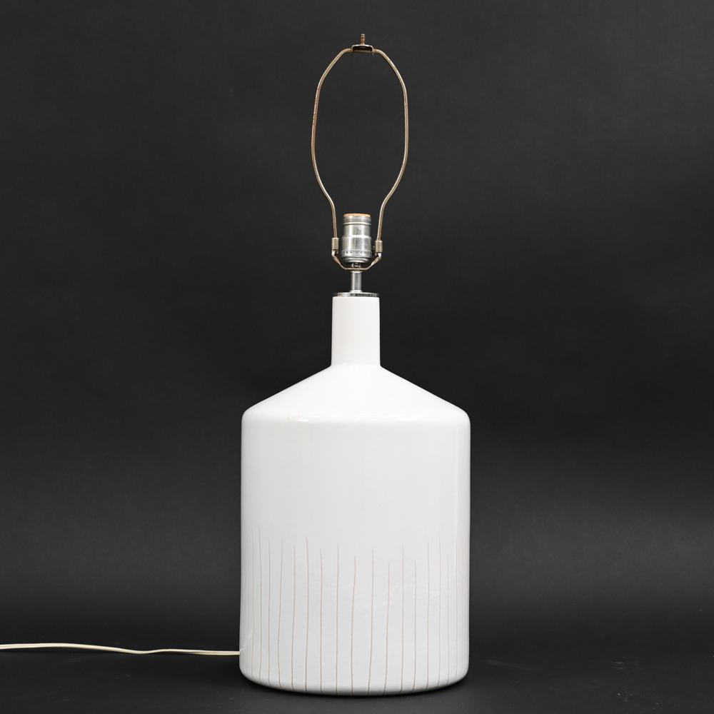 MODERNIST CERAMIC TABLE LAMP (1 of 8)