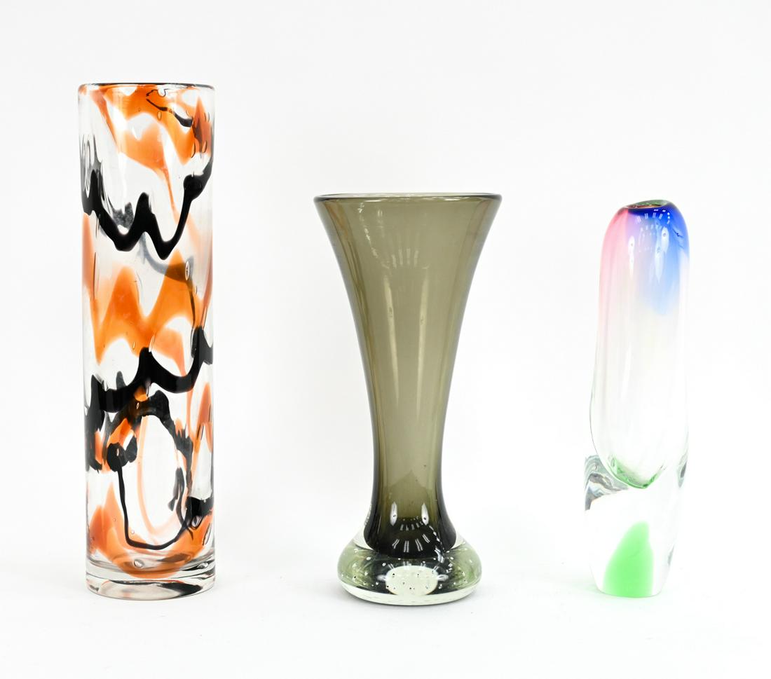 GROUPING OF (3) ART GLASS VASES (1 of 14)
