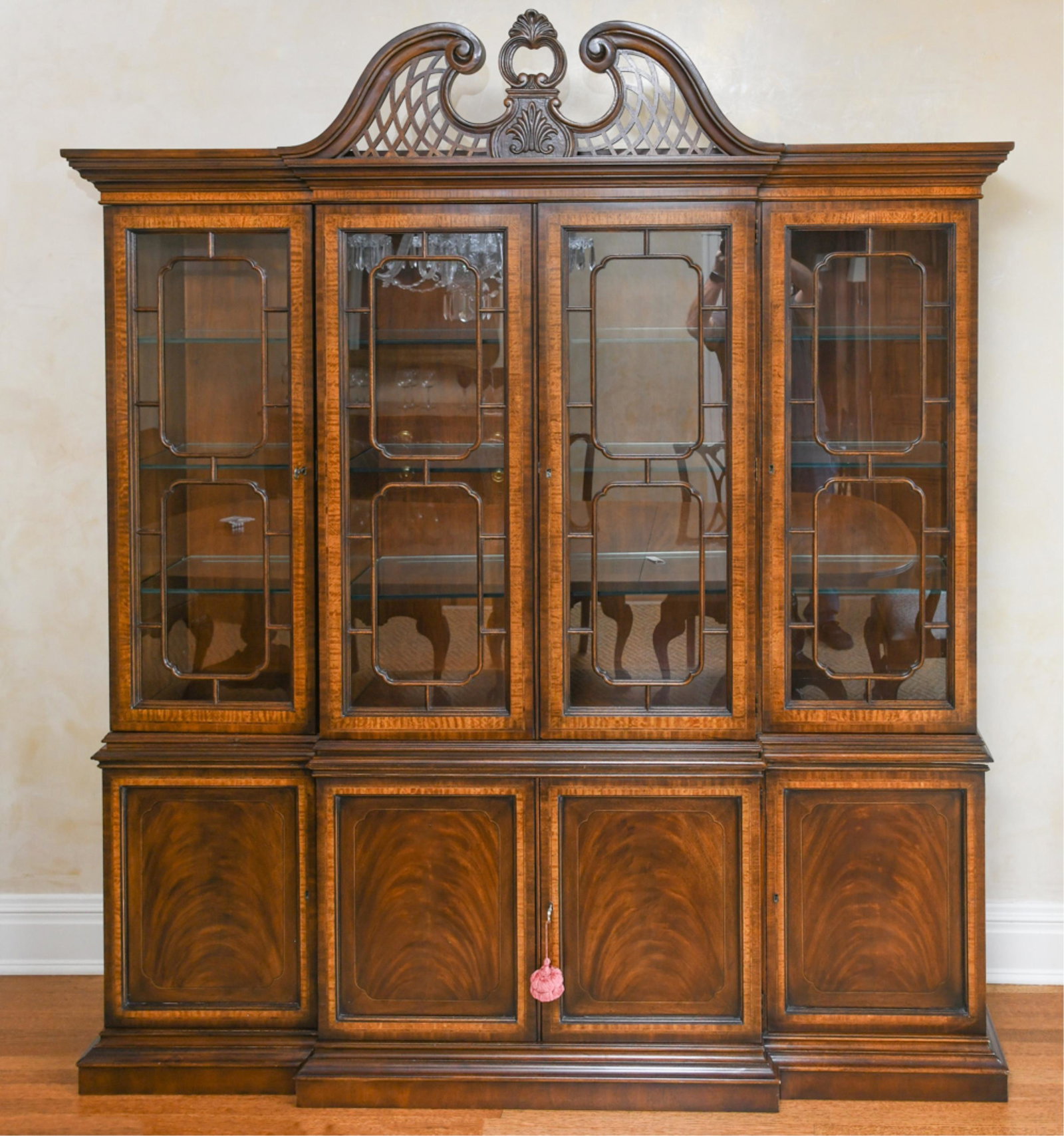 HERITAGE FURNITURE BREAKFRONT CABINET: Marked inside Heritage Furniture Heirloom. Registered #622. In 18th century style. Dimensions: H 91.5" x W 74" x D 17" Condition: Small nicks and scratches to edges.