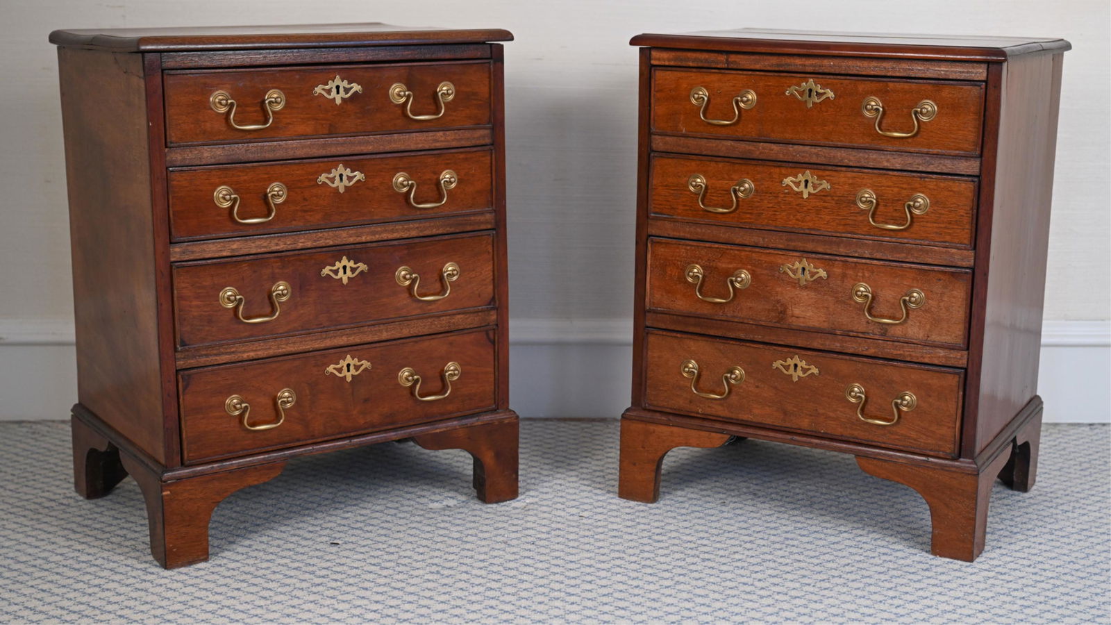(2) QUEEN ANNE STYLE MAHOGANY 4-DRAWER NIGHTSTANDS (1 of 18)