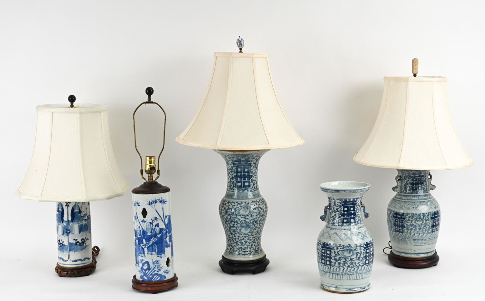 (5) CHINESE BLUE AND WHITE PORCELAIN GROUPING (1 of 16)