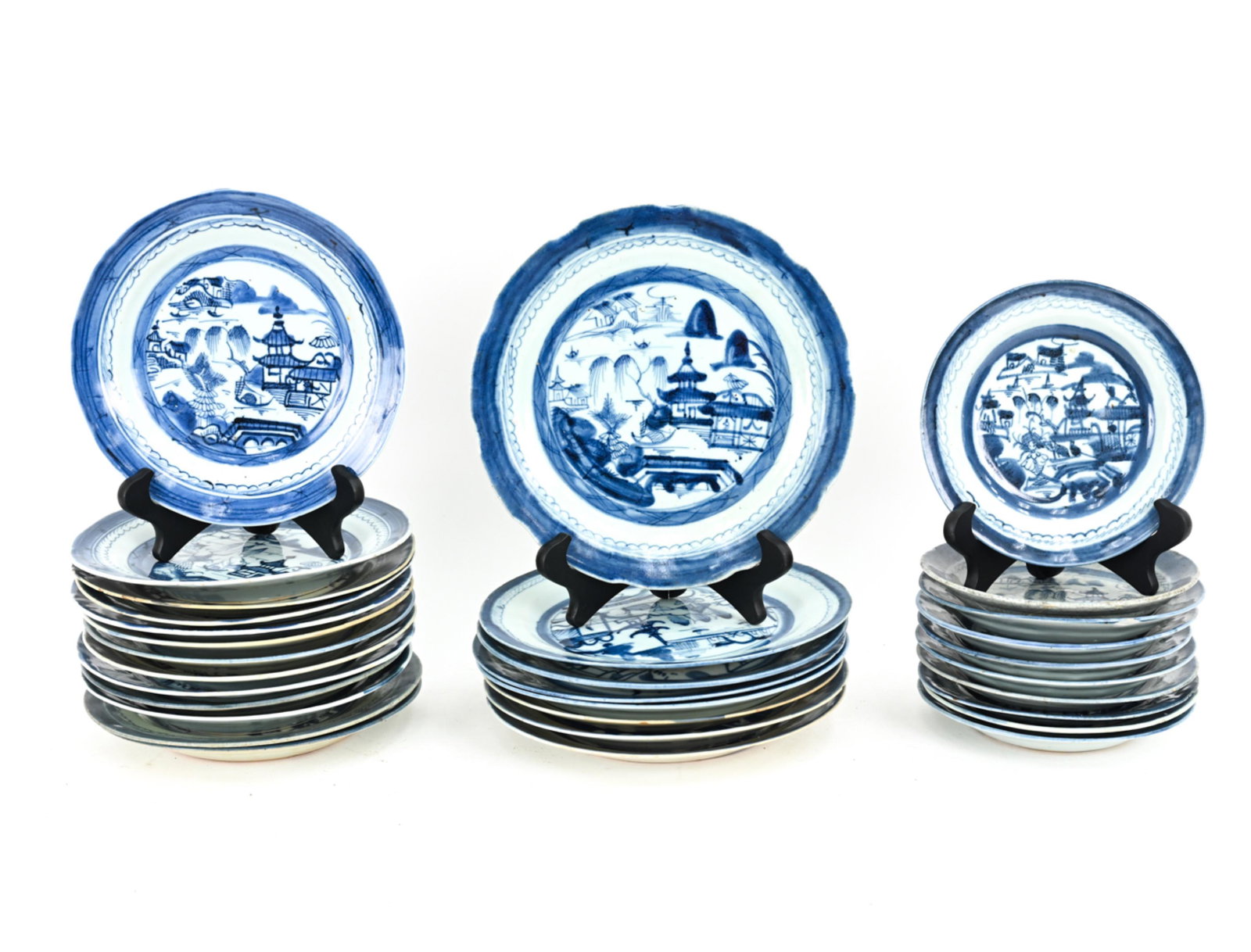 CHINESE EXPORT BLUE AND WHITE PORCELAIN PLATES: Various sizes and patterns. (31) pieces. Dimensions: Largest: Dia: 10" Condition: Minor chips and hairline cracks, most chips to edges and rims, dirty.
