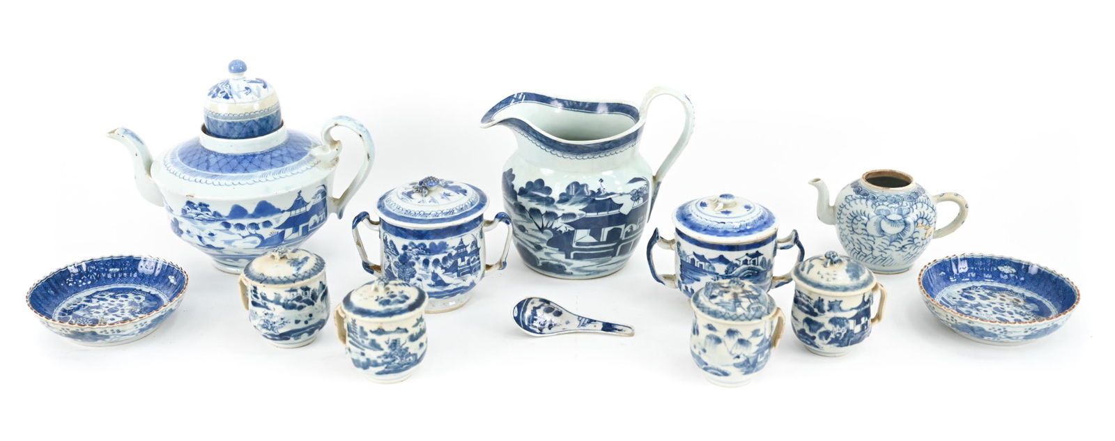CHINESE CANTON EXPORT BLUE & WHITE PORCELAIN (1 of 14)