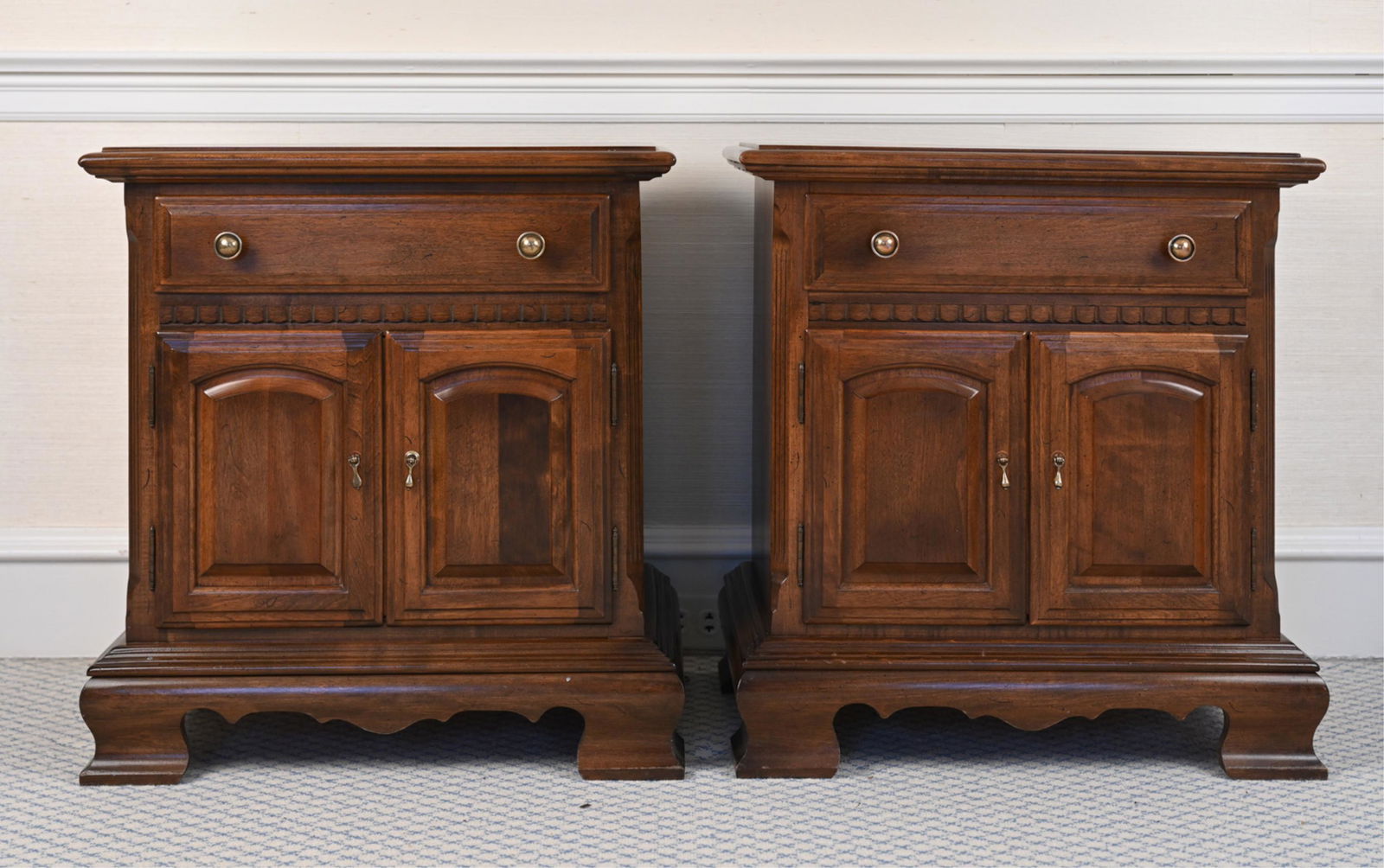 PAIR OF VINTAGE ETHAN ALLEN NIGHTSTANDS (1 of 12)
