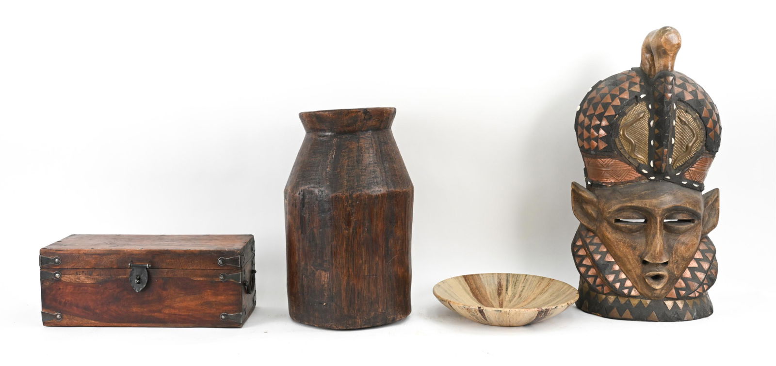 VINTAGE DECORATIVE WOOD OBJECT GROUPING (1 of 17)