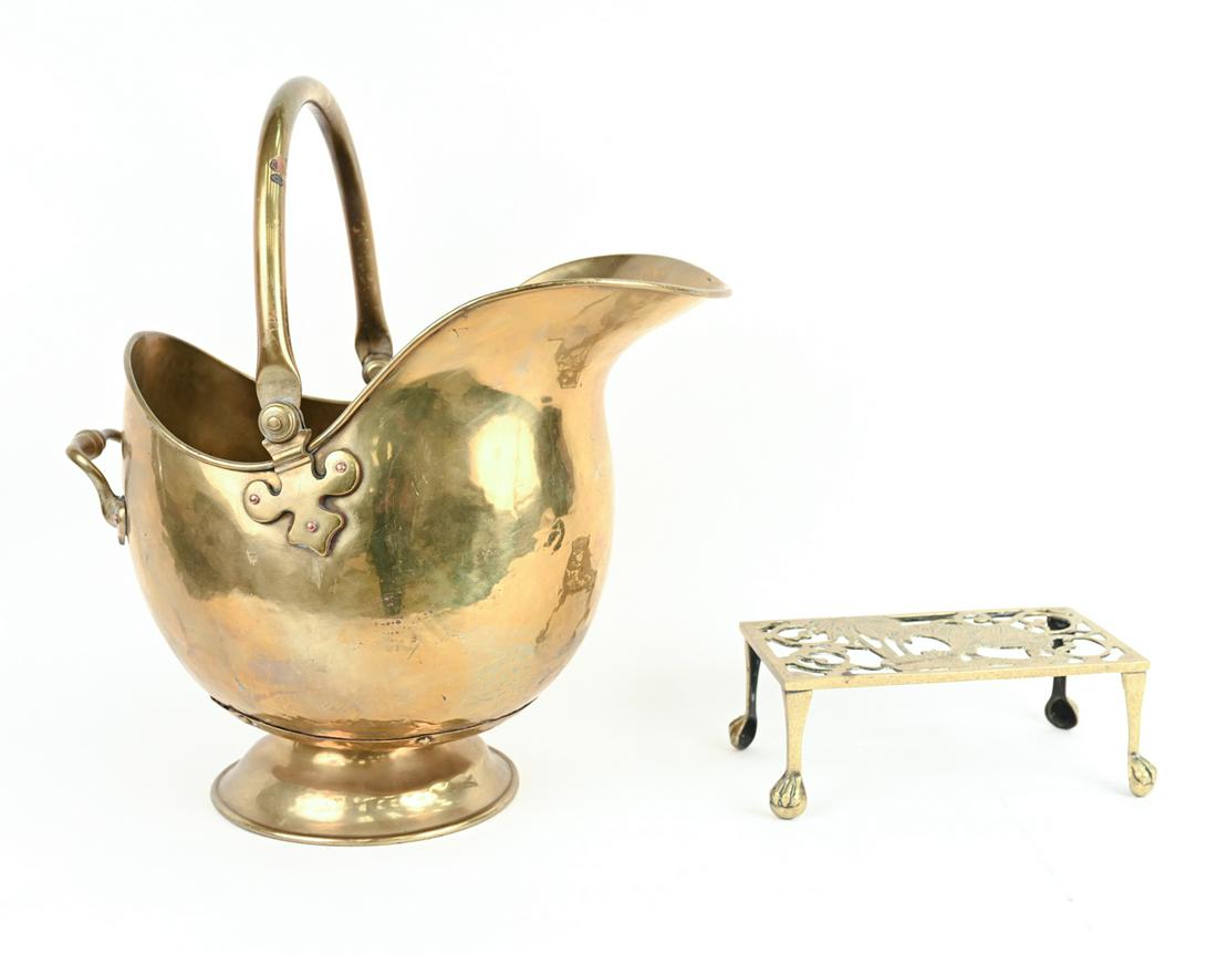 ANTIQUE BRASS COAL SCUTTLE & ELEPHANT TRIVET (1 of 15)