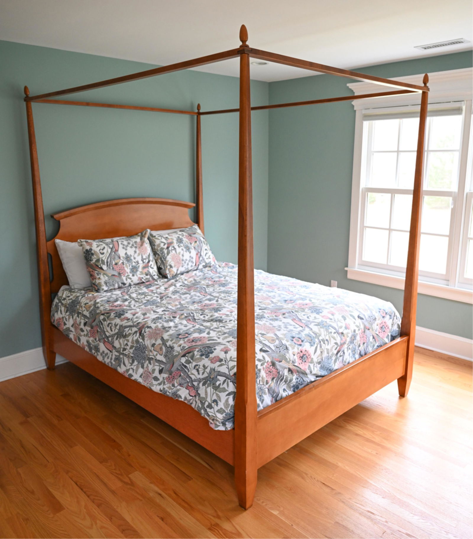 CONTEMPORARY QUEEN SIZE WOODEN CANOPY BED (1 of 10)