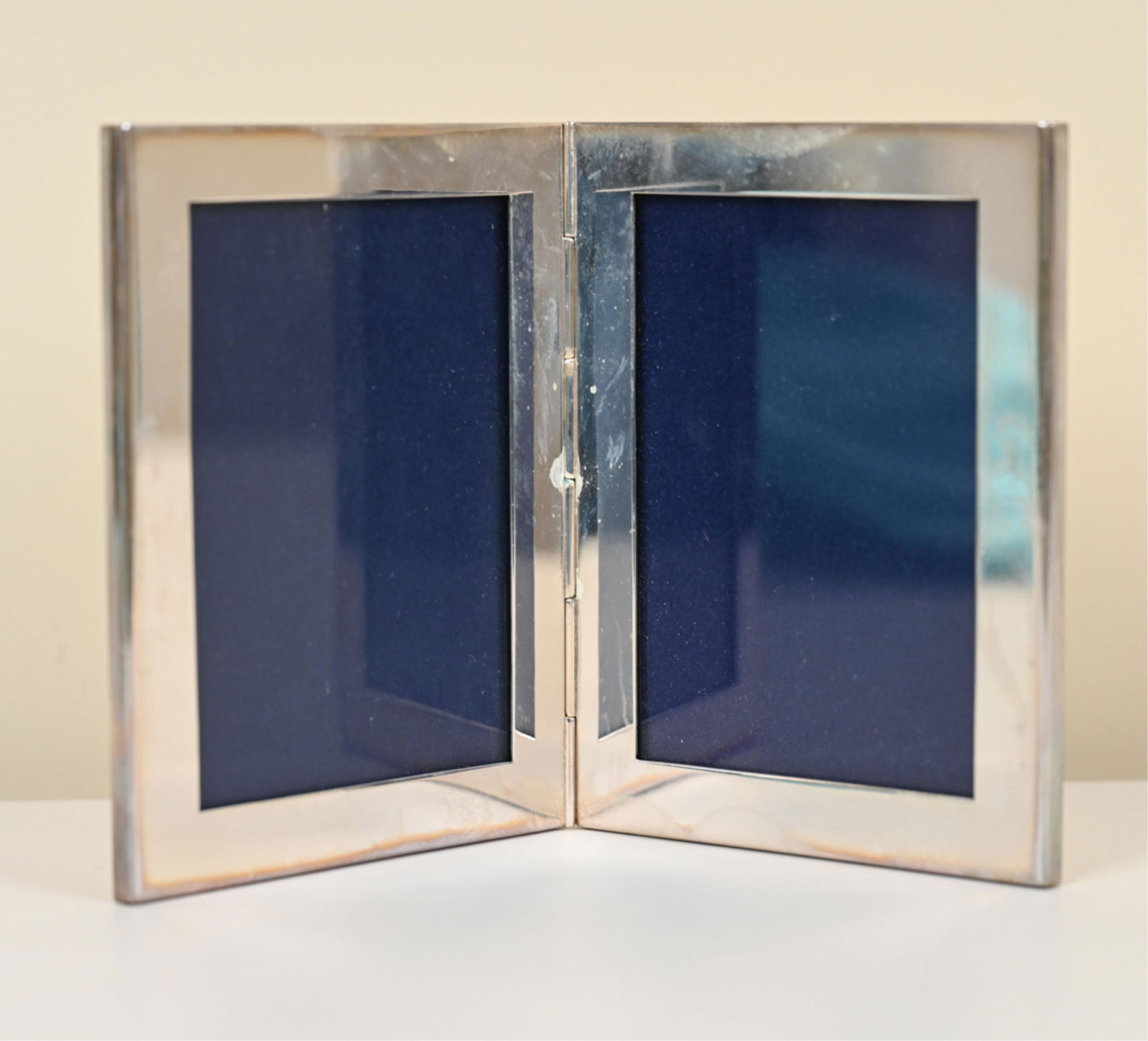 TIFFANY & CO STERLING SILVER FOLDING PICTURE FRAME (1 of 8)