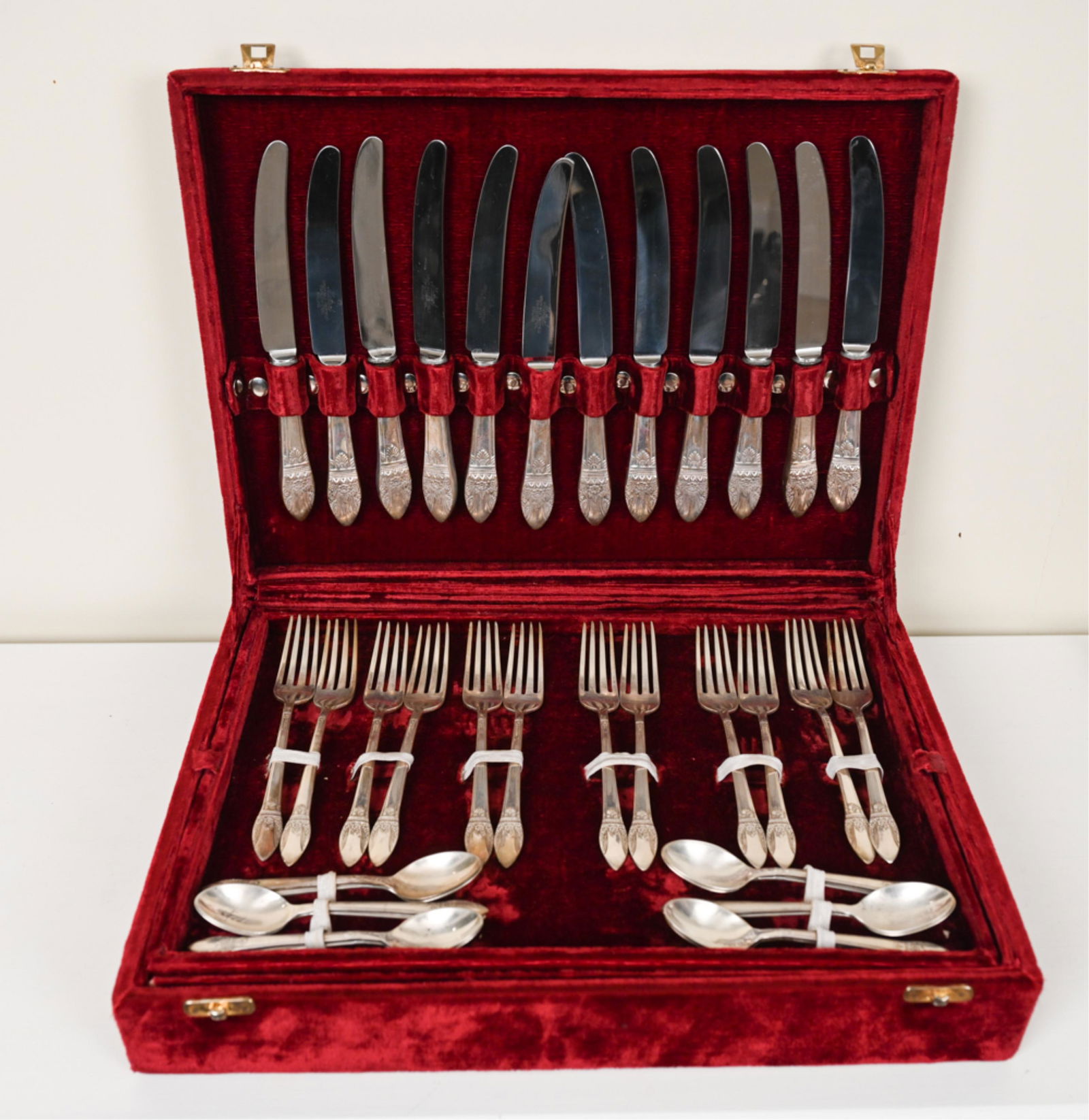 INDIAN SILVER FLATWARE SERVICE FOR 12 (1 of 15)