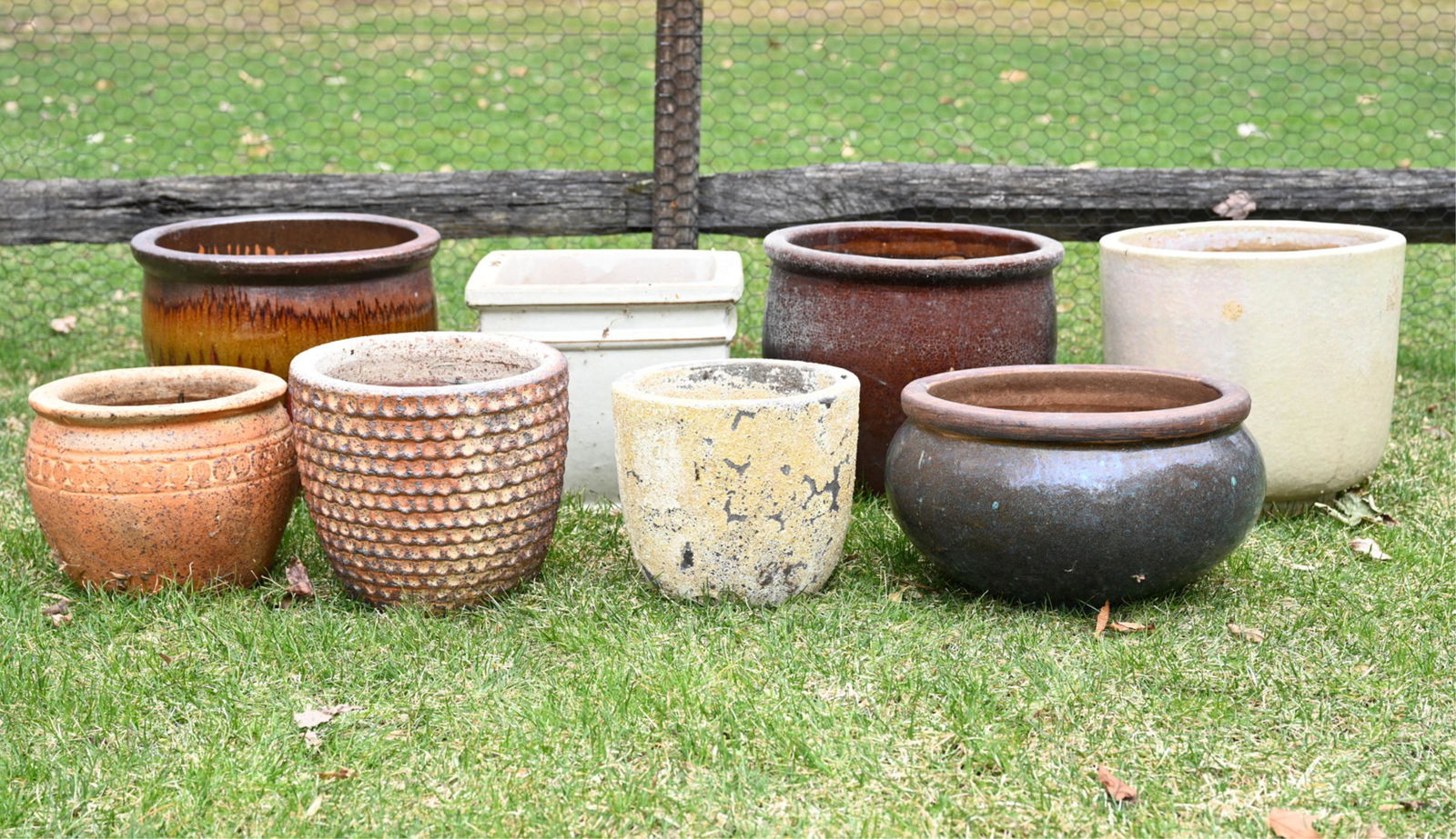 GROUPING OF CERAMIC GARDEN POTS (1 of 19)