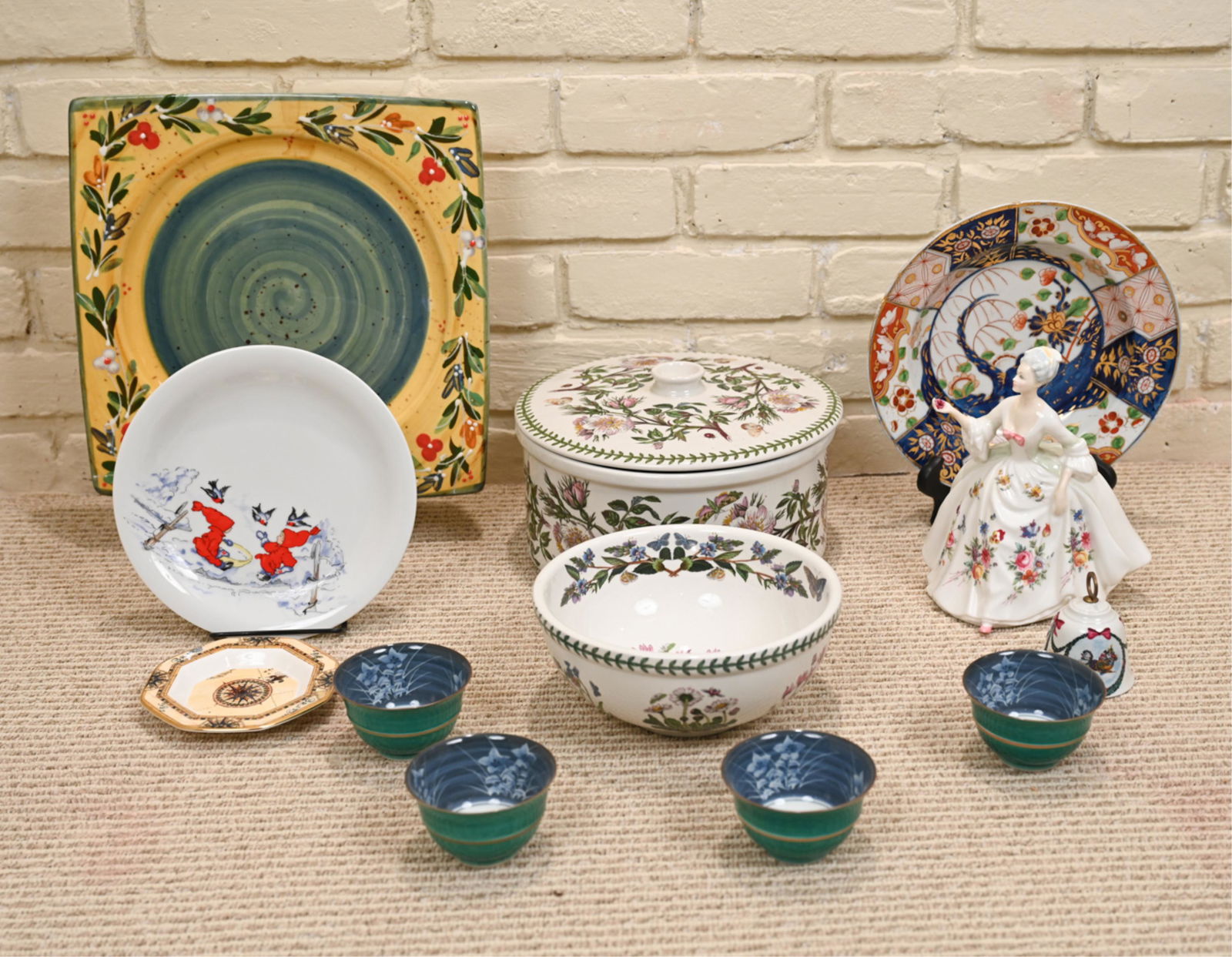 DECORATIVE CERAMIC GROUPING (1 of 20)