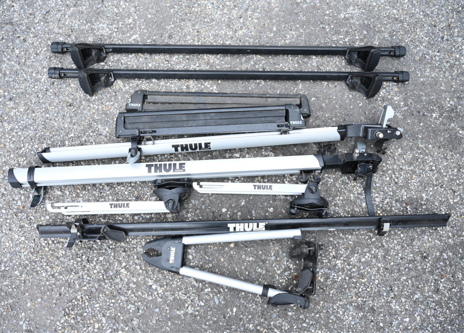 GROUPING OF THULE SKI RACKS (1 of 5)