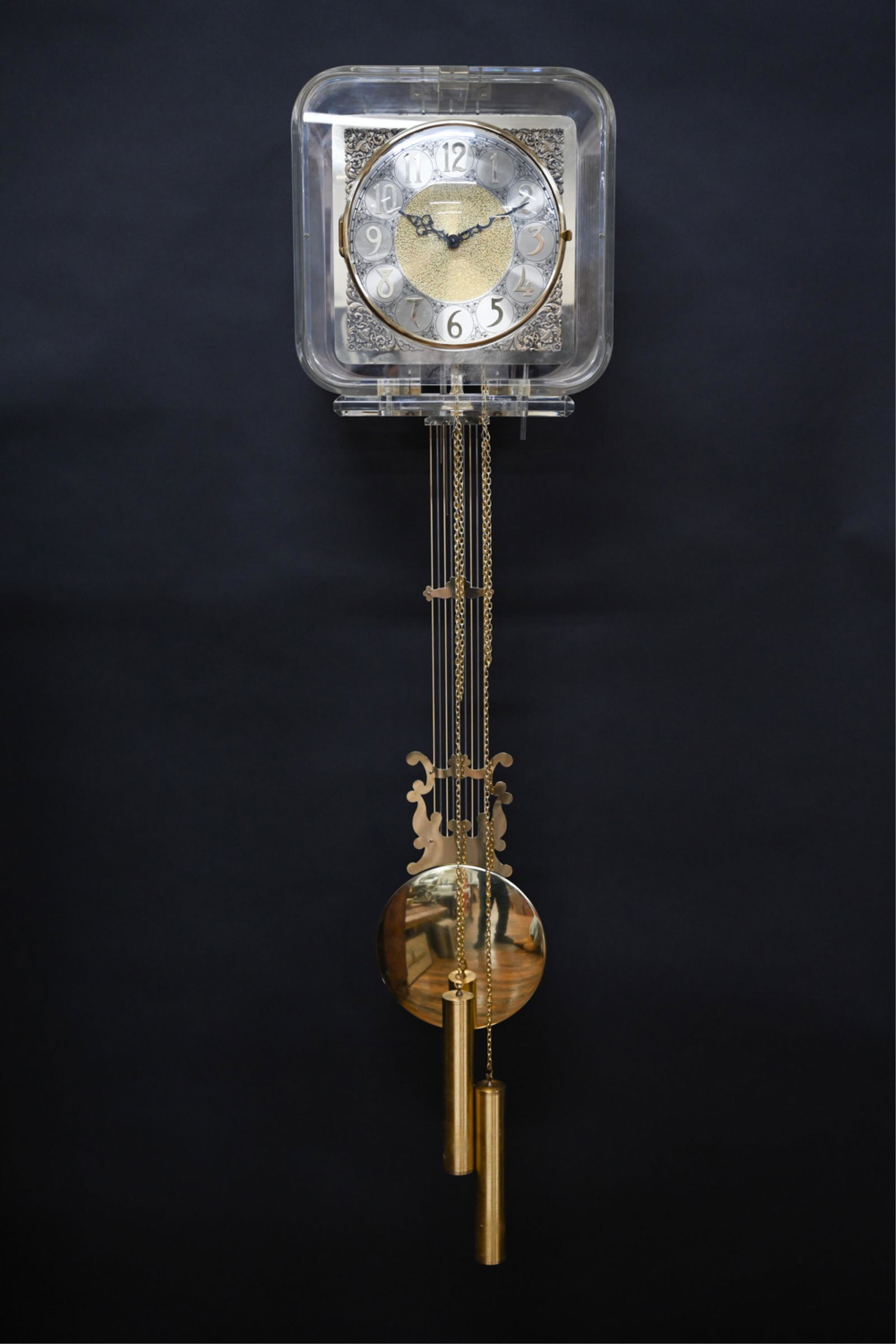 MID-CENTURY LUCITE CASED WALL CLOCK (1 of 20)