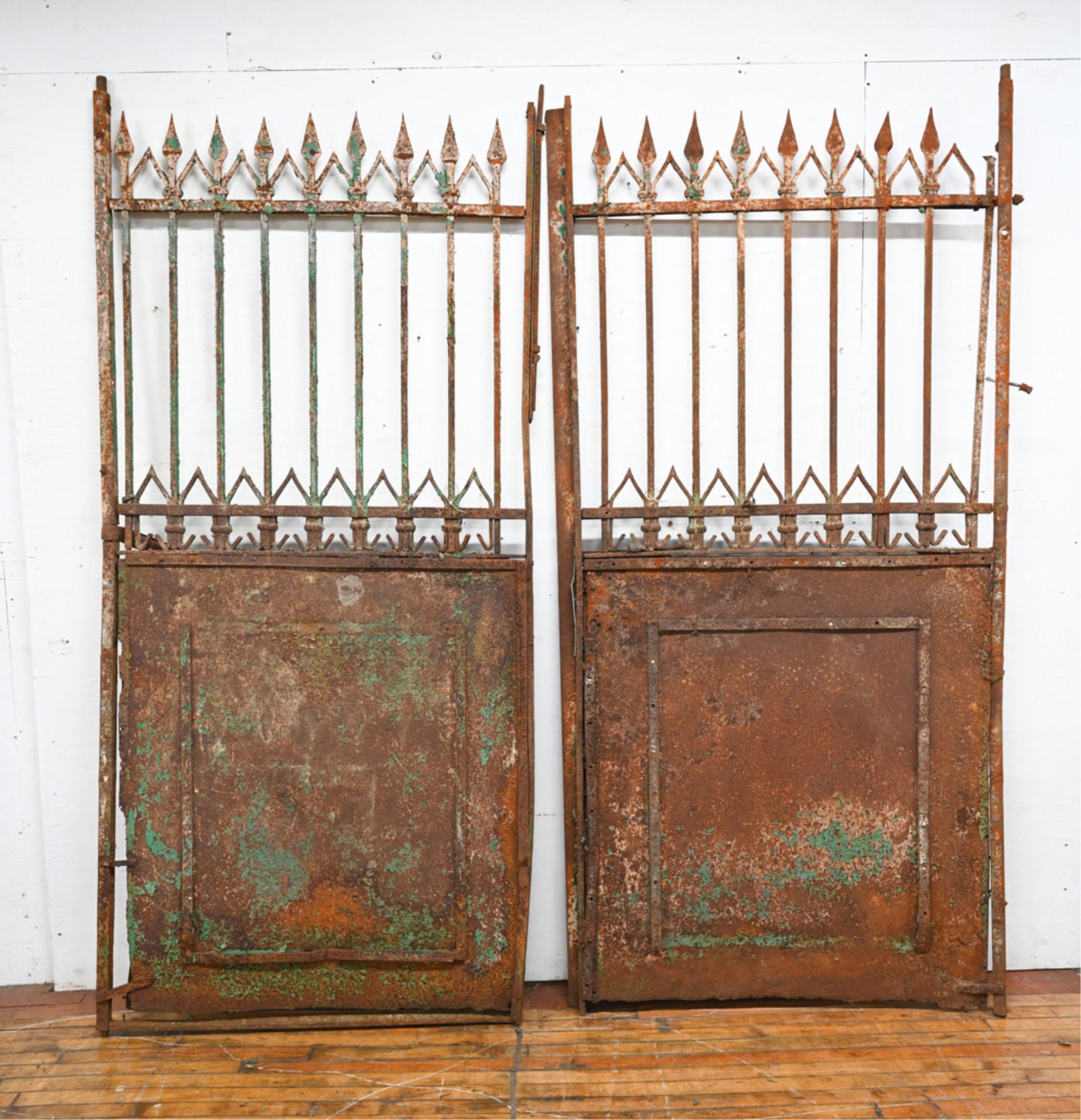 (2) ANTIQUE IRON FENCE GATE DOORS (1 of 20)