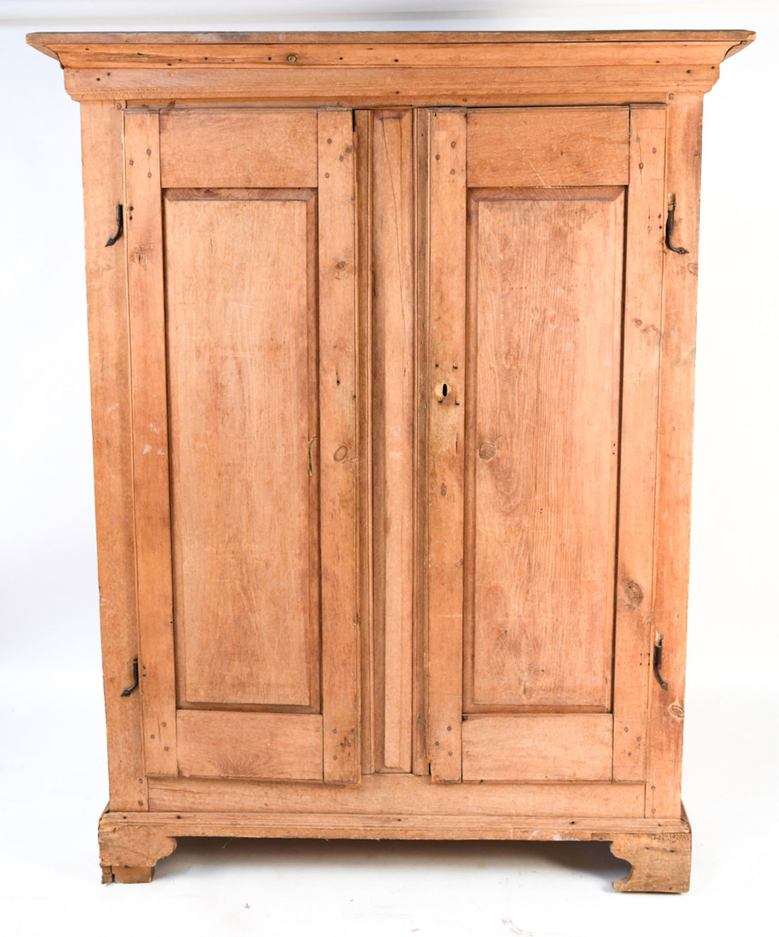 COUNTRY PINE CABINET (1 of 20)