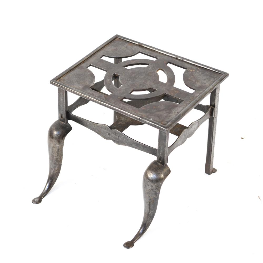 ARTS & CRAFTS STEEL FIREPLACE FOOTMAN OR TRIVET (1 of 8)